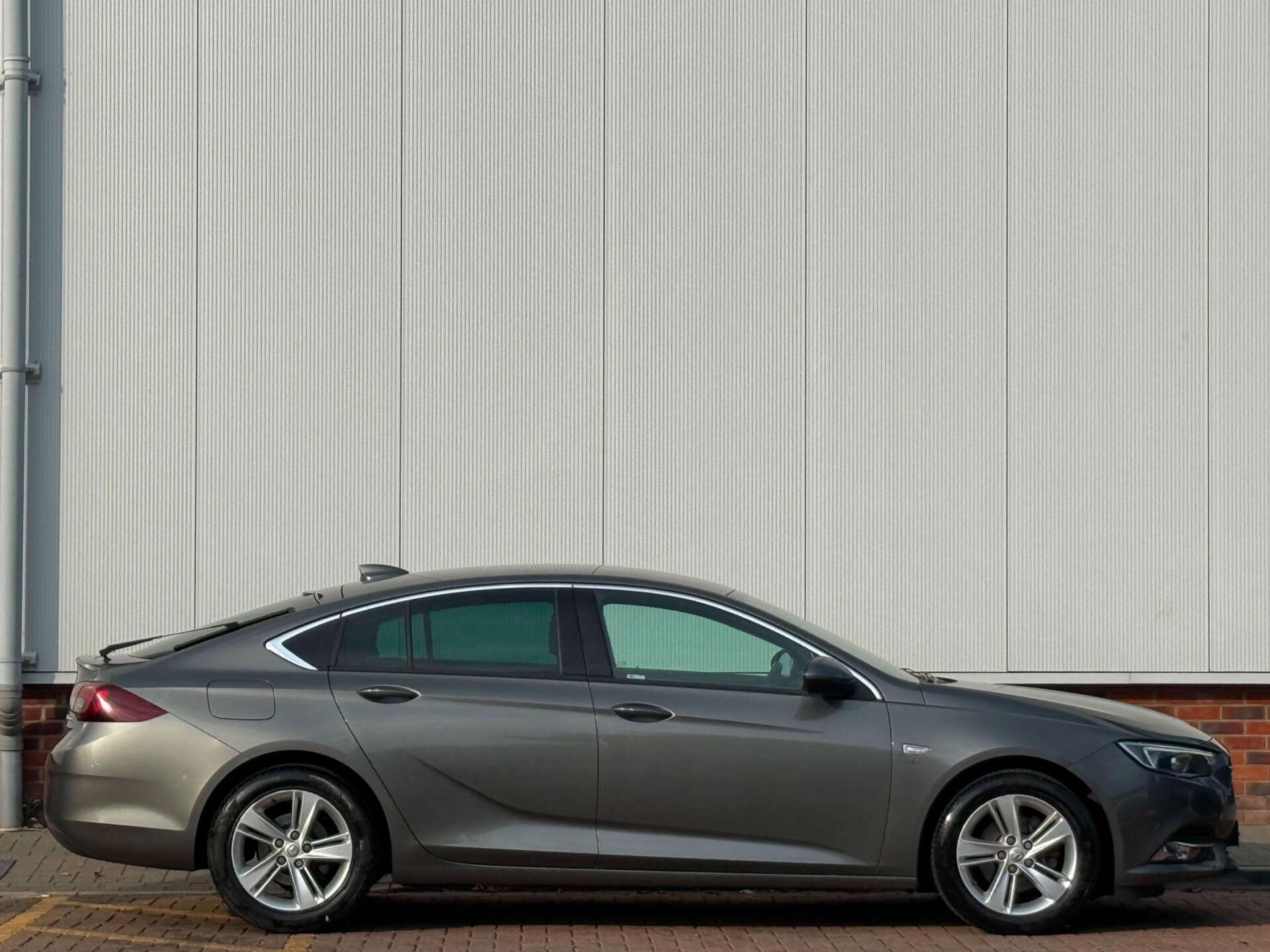 Vauxhall Insignia view 11