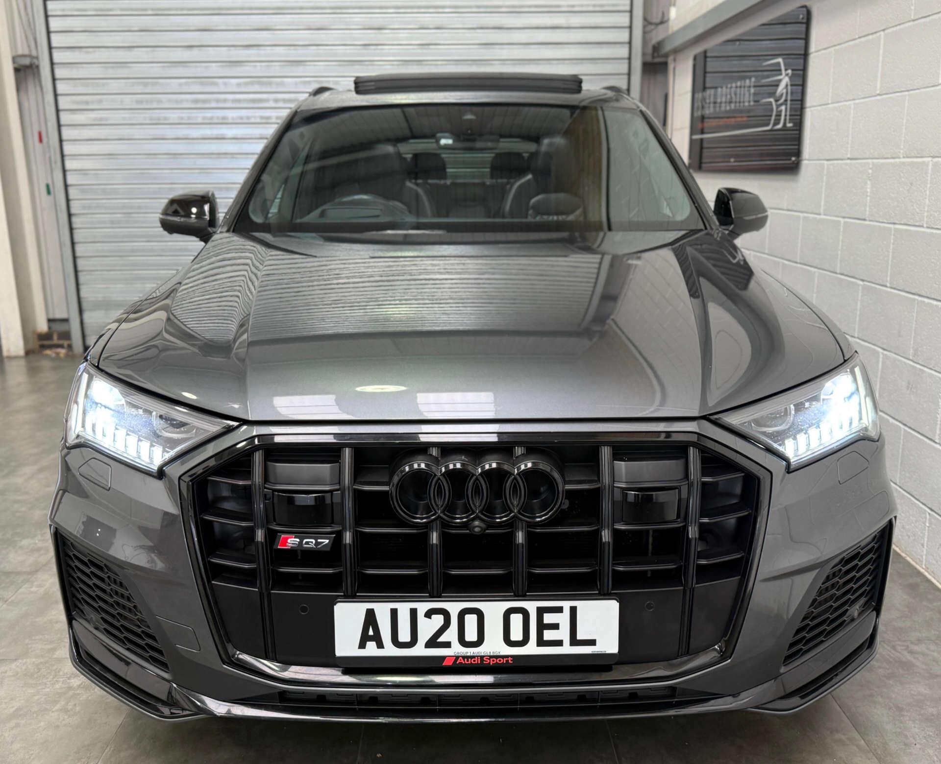 Audi SQ7 view 5