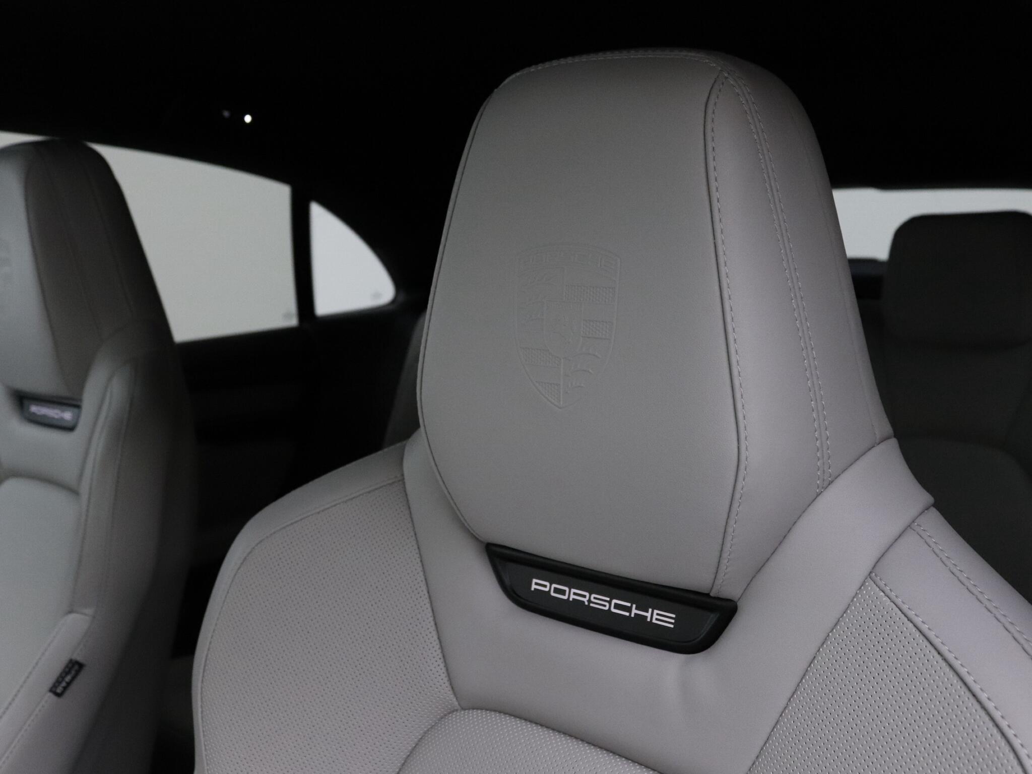 Porsche Macan view 13