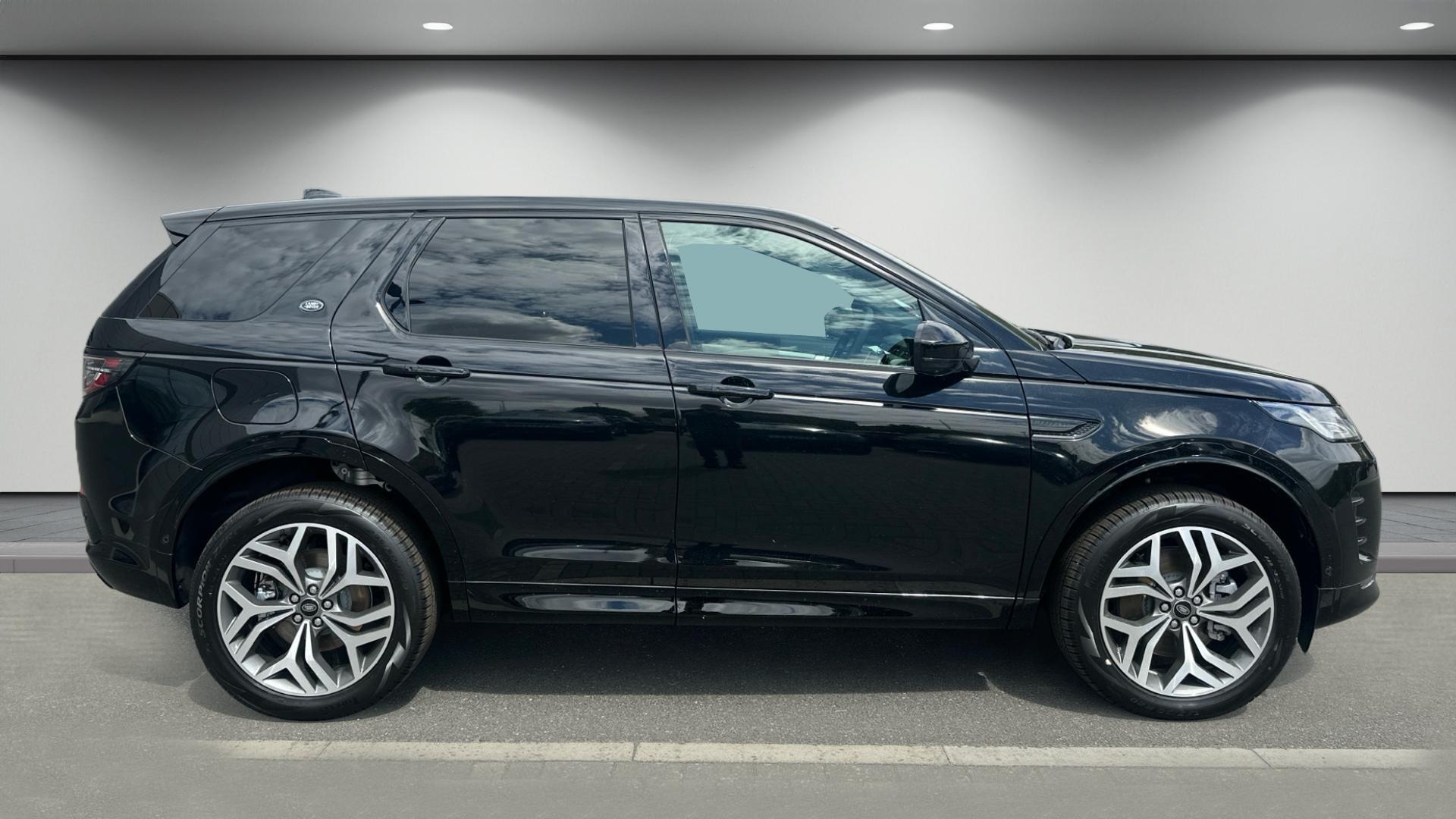Land Rover Discovery Sport view 2