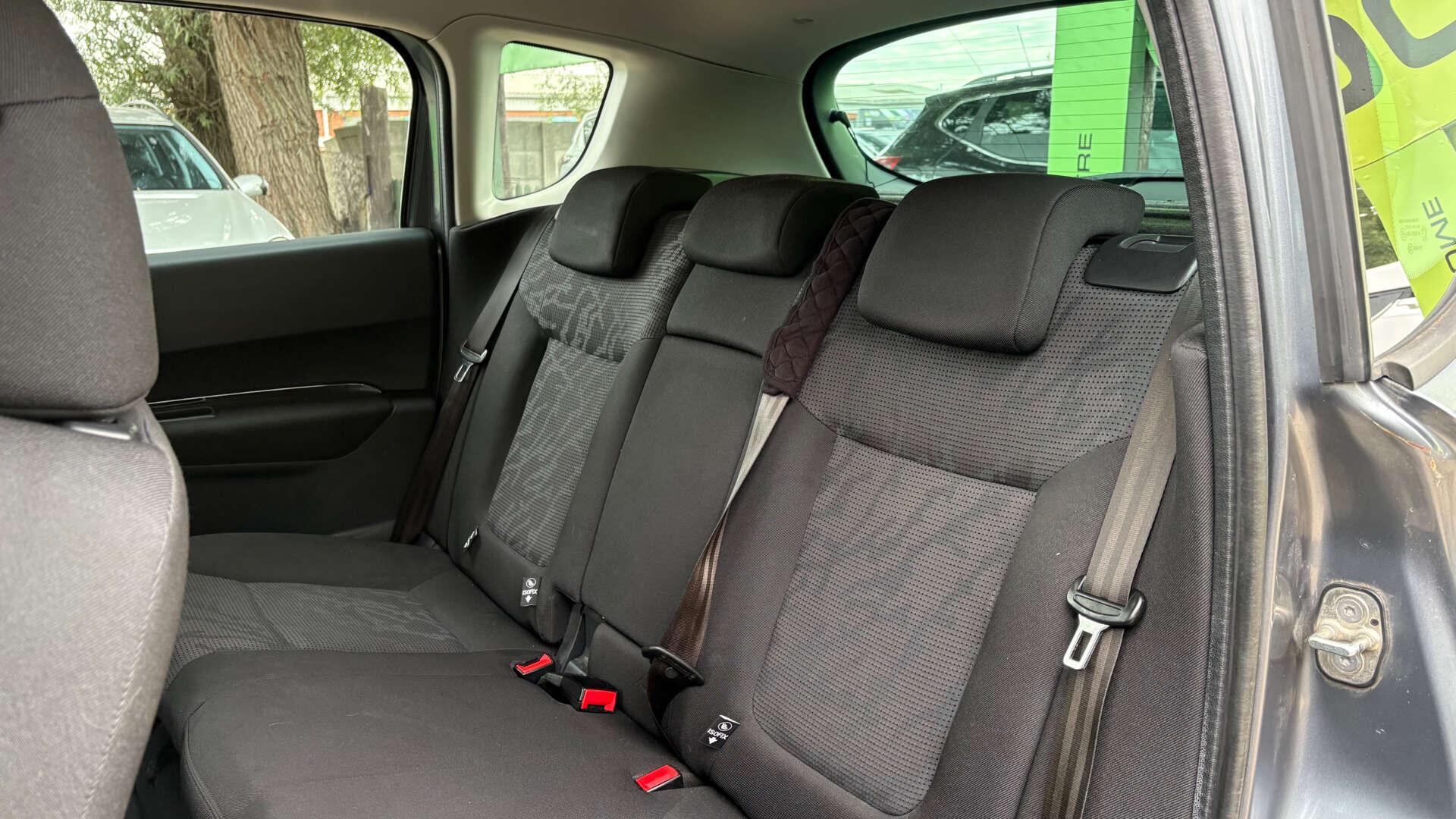 Peugeot 3008 view 3