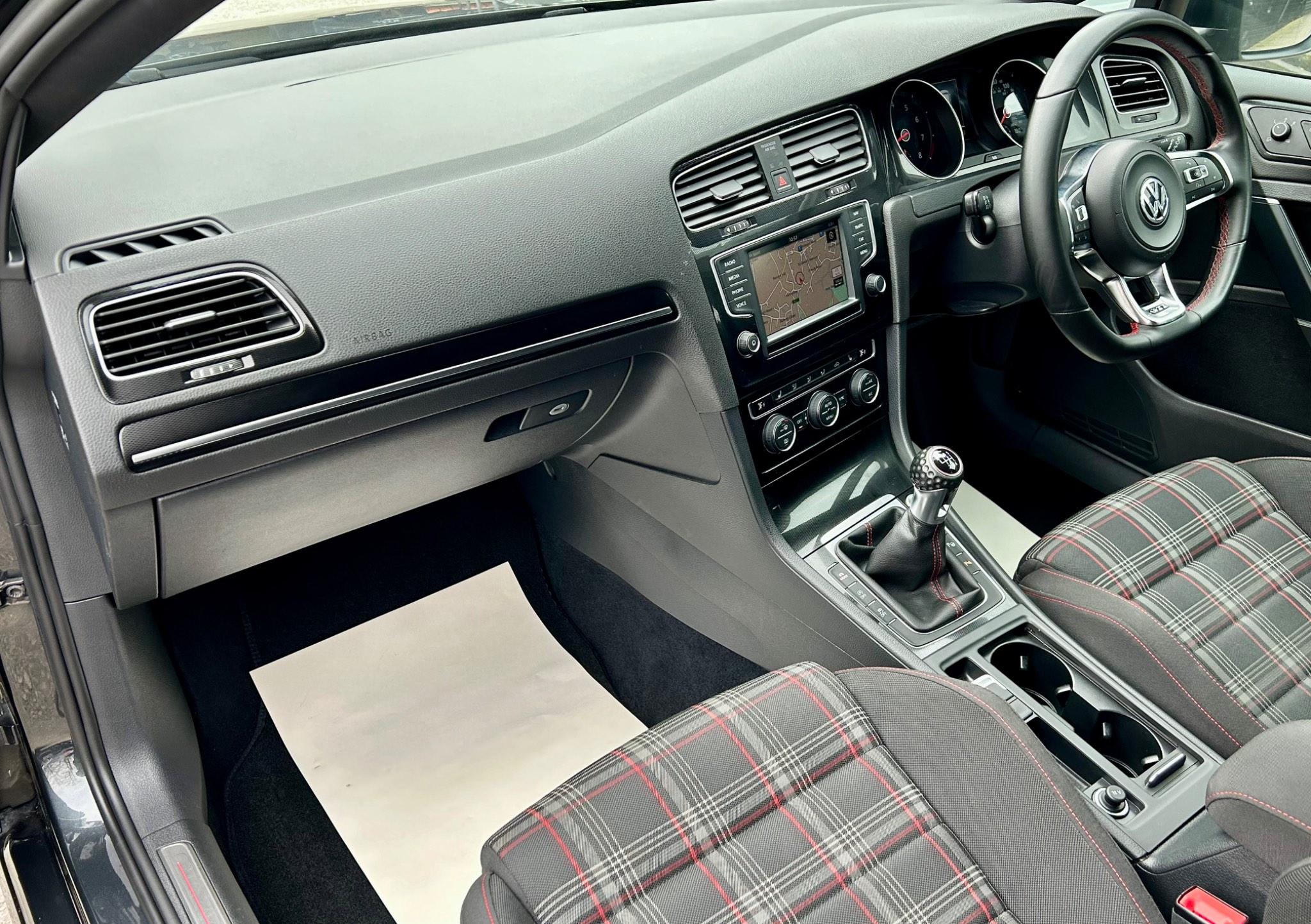 Volkswagen Golf view 20