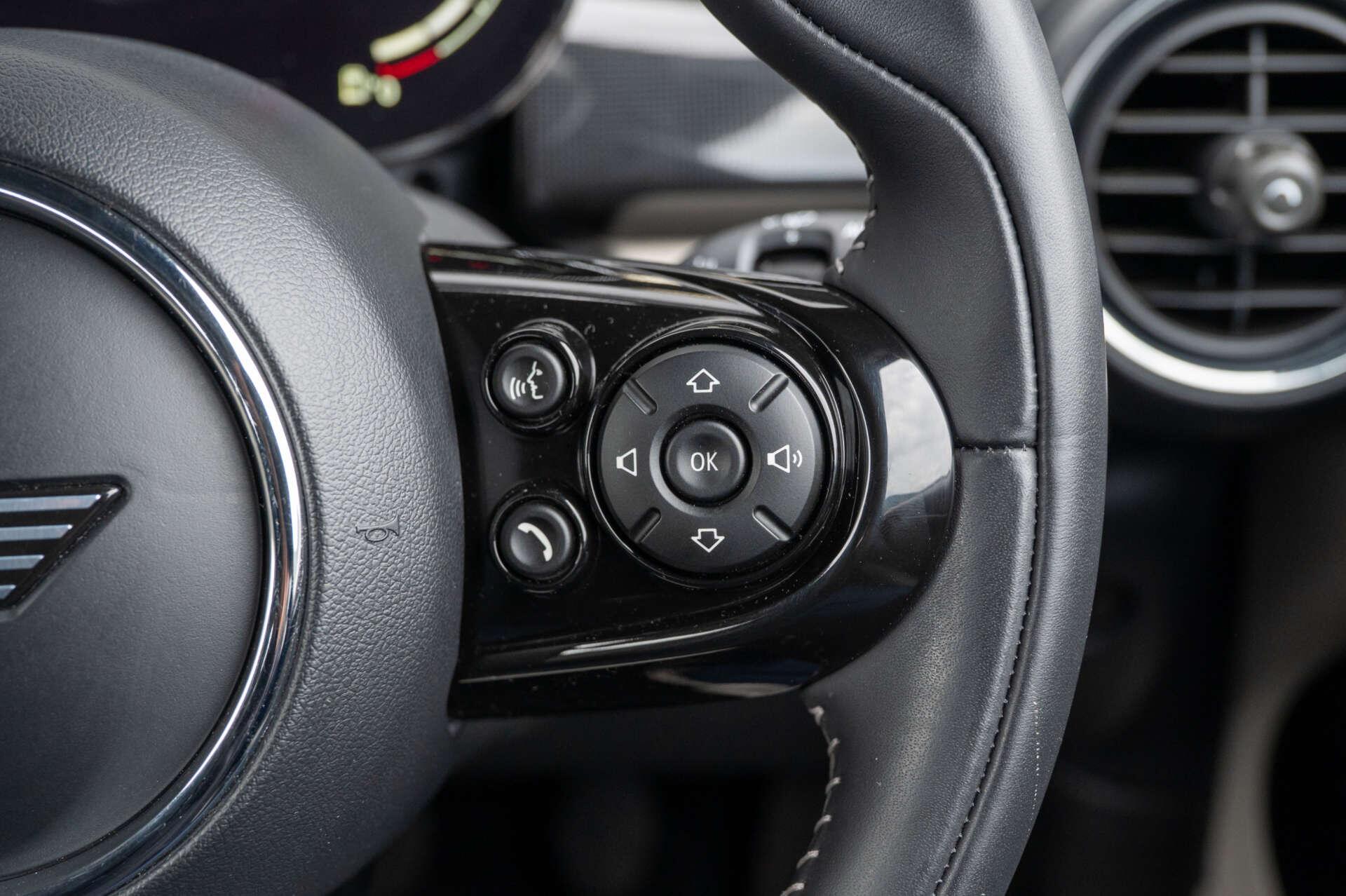 Mini Convertible view 32