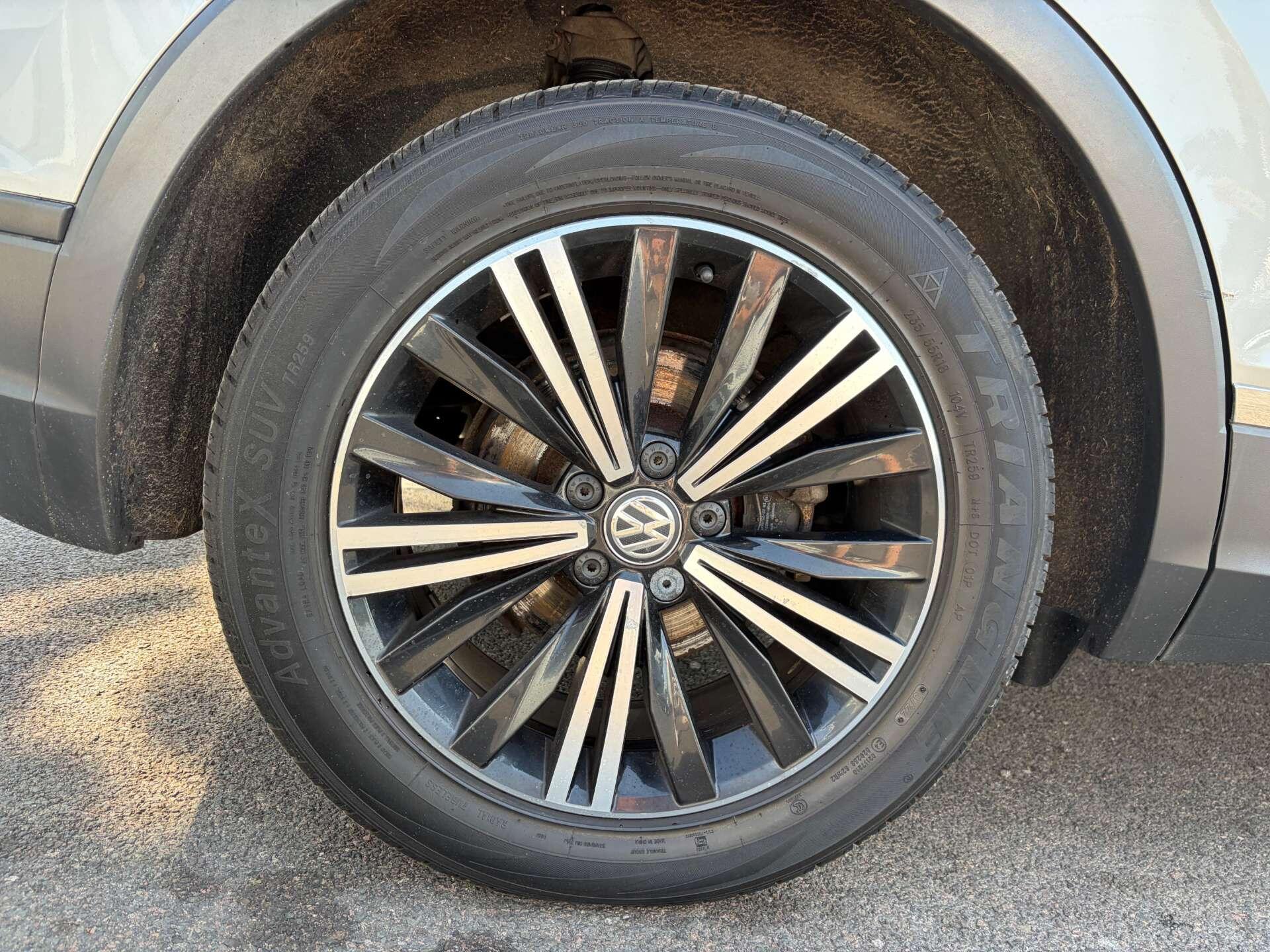 Volkswagen Tiguan view 12