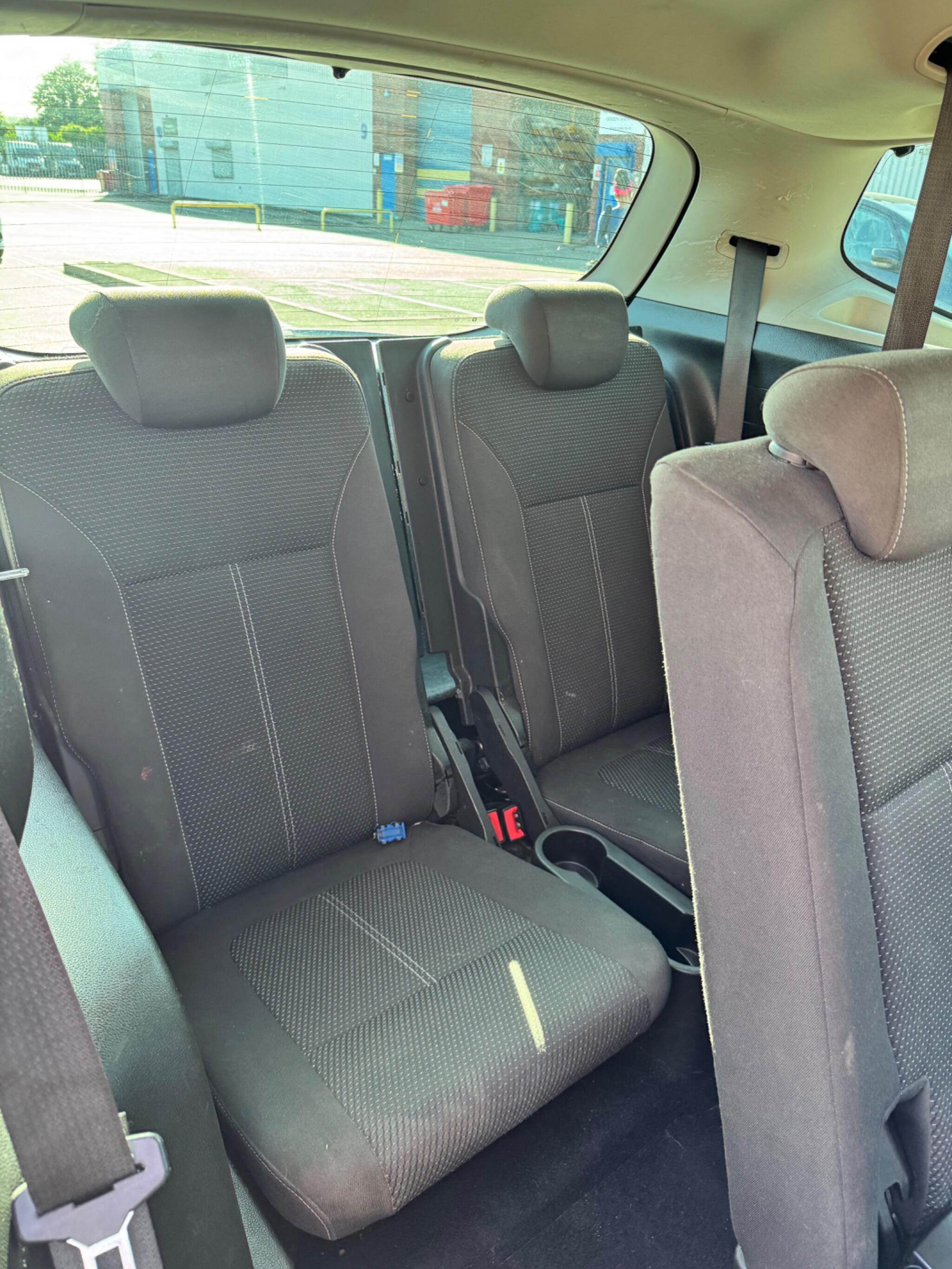 Vauxhall Zafira Tourer view 34