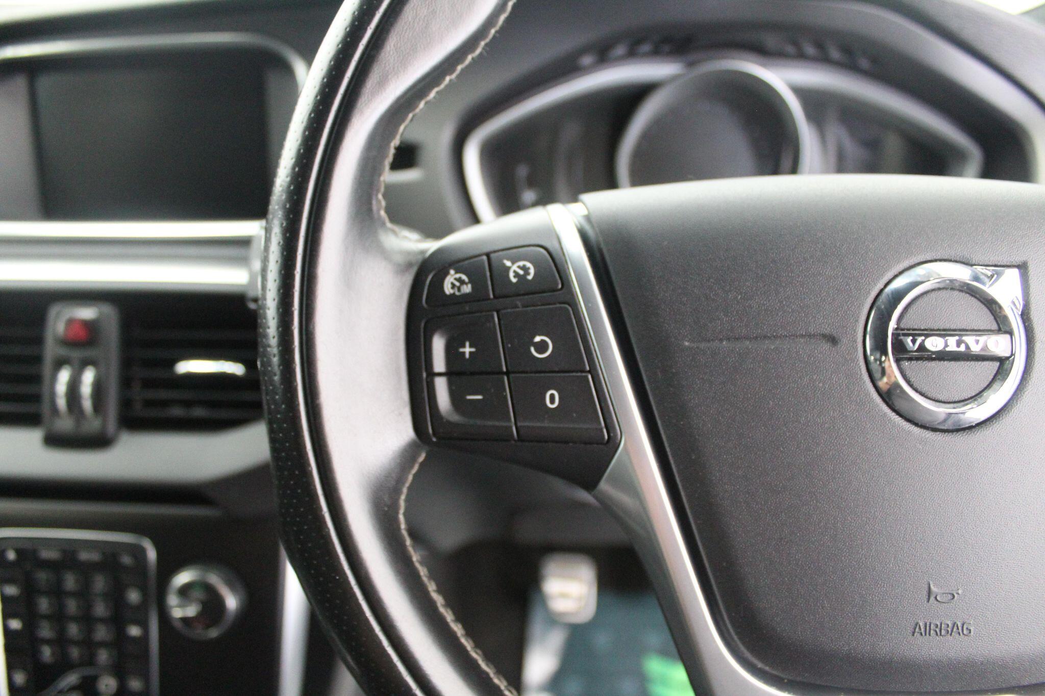 Volvo V40 view 44