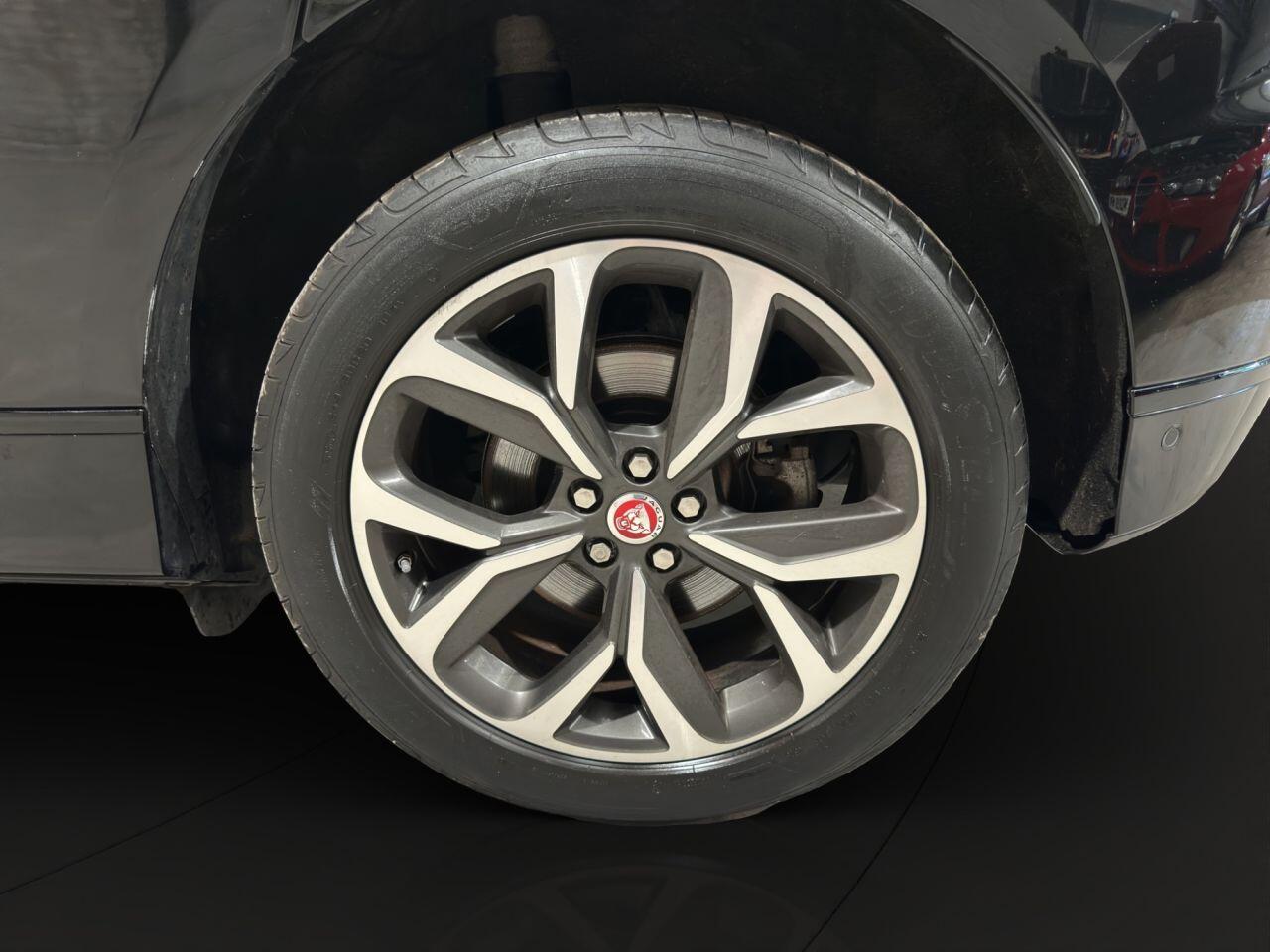Jaguar I-Pace view 39