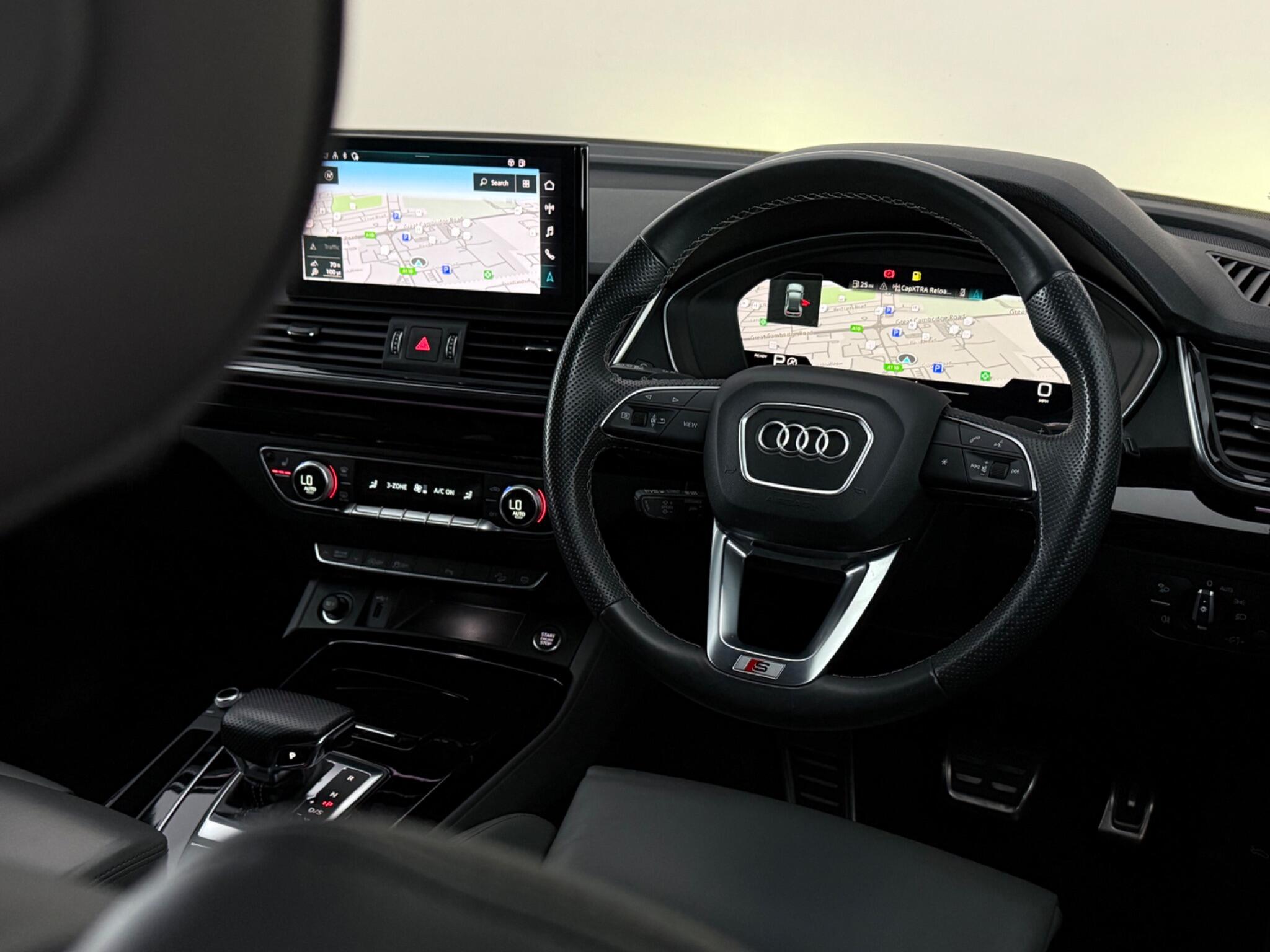 Audi Q5 view 14