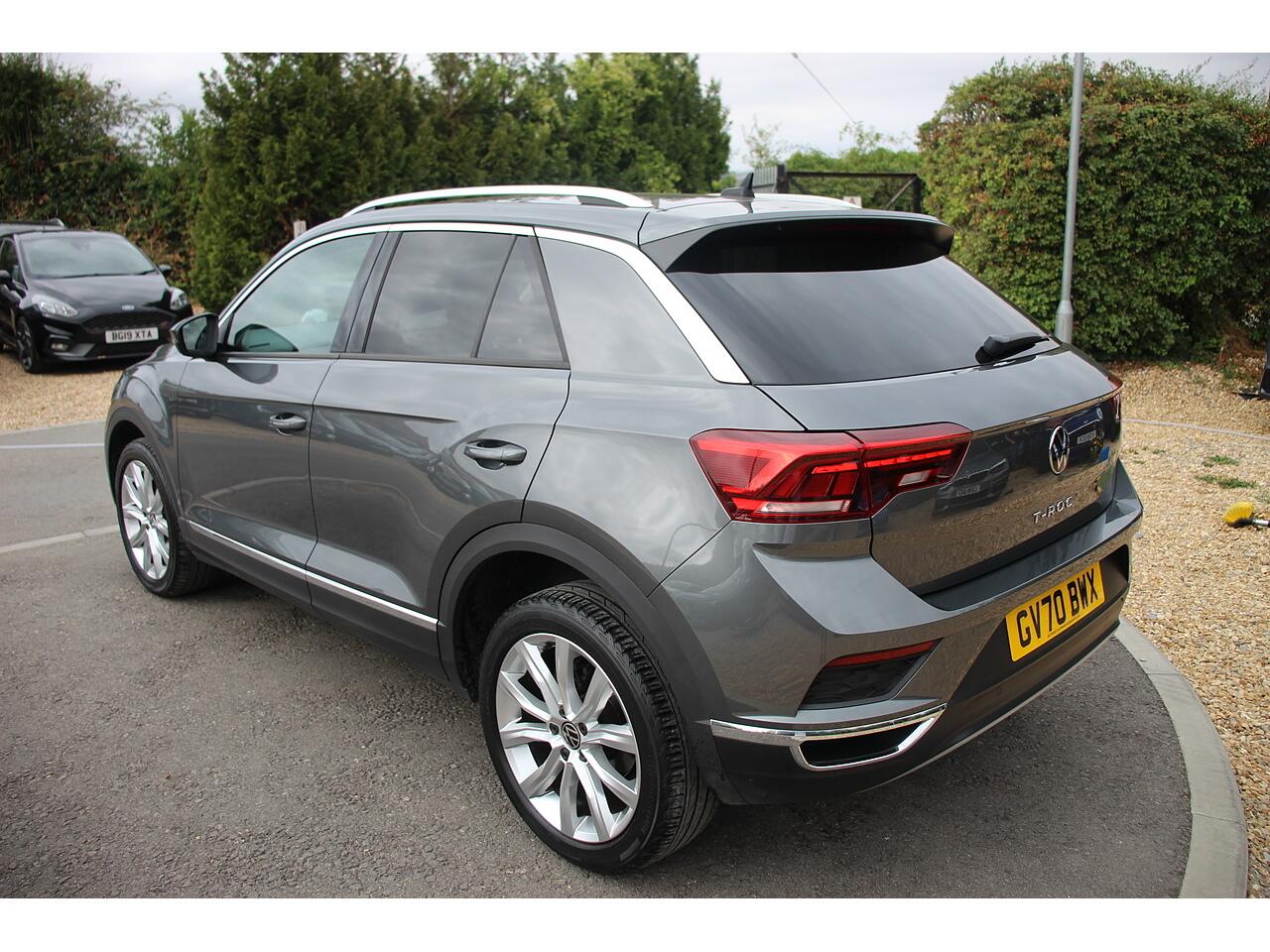 Volkswagen T-Roc view 9