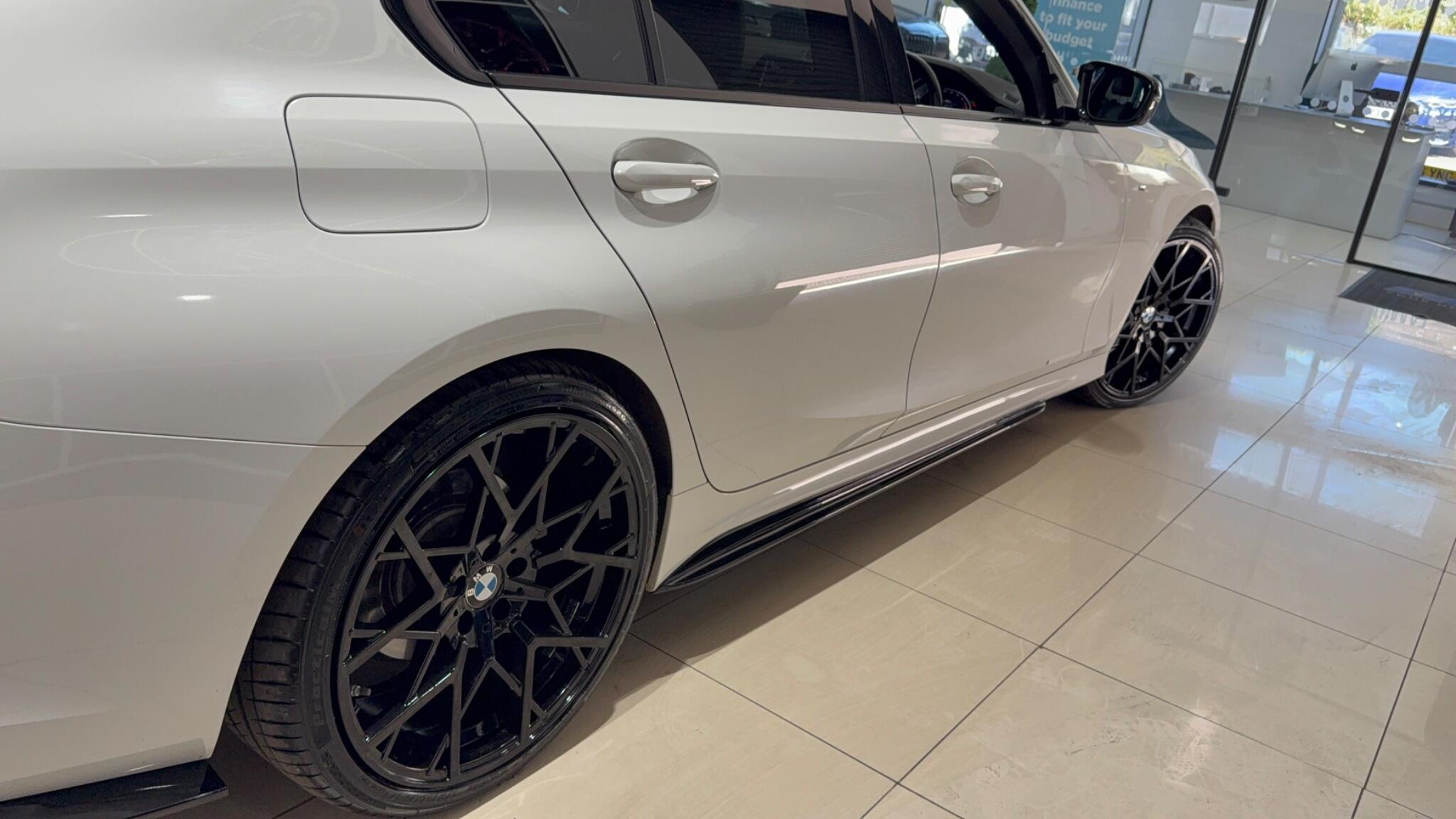 BMW 3 Series view 10