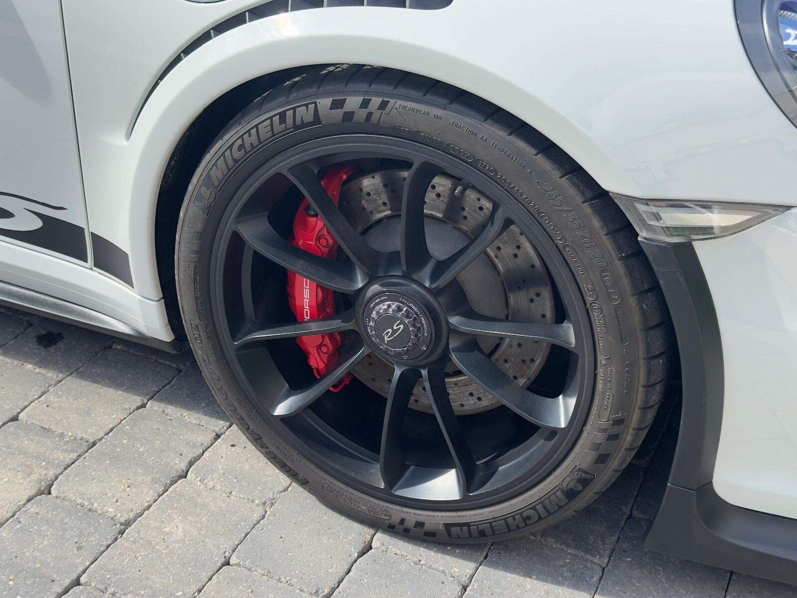 Porsche 911 view 13
