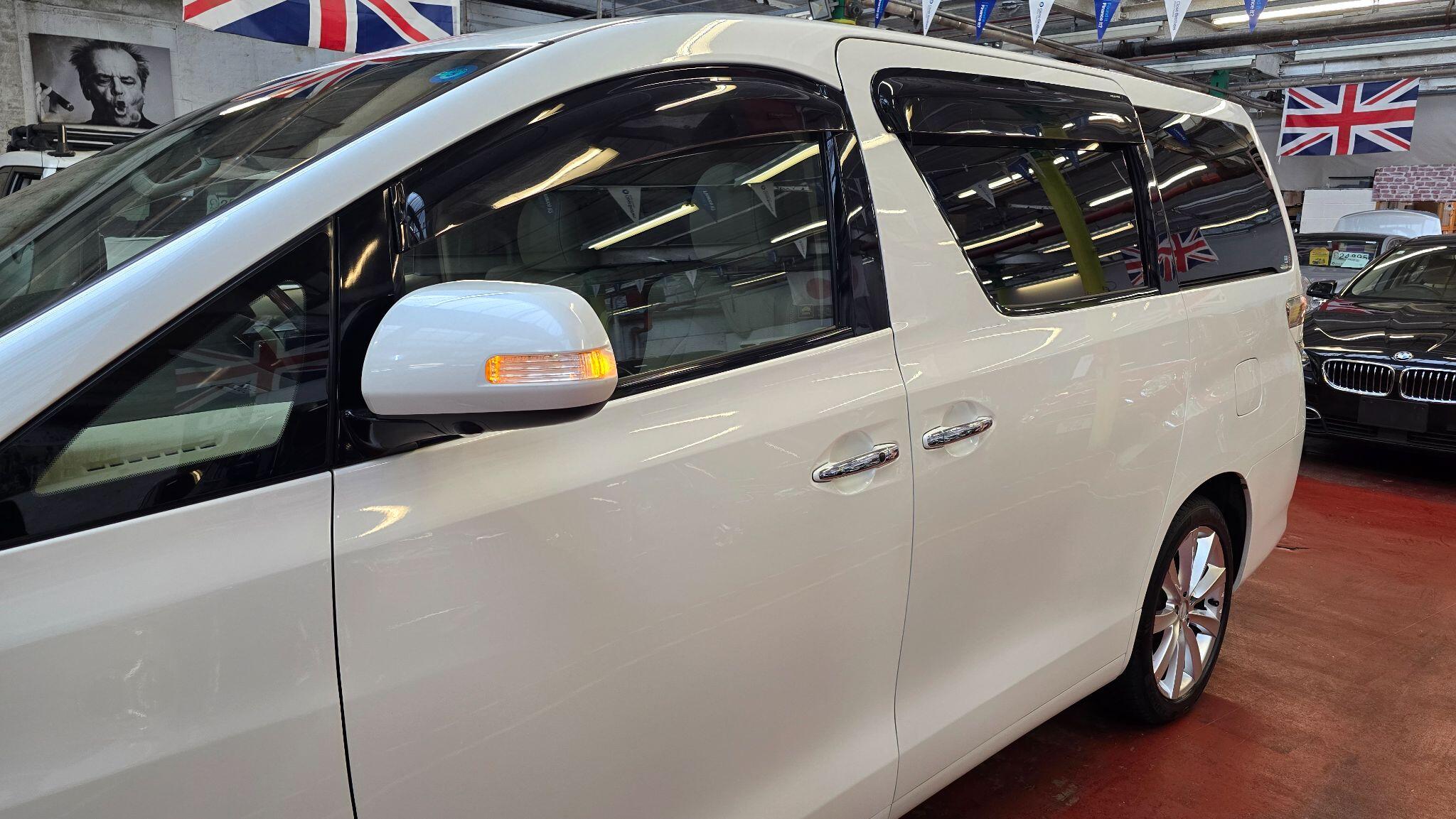 Toyota Vellfire view 32