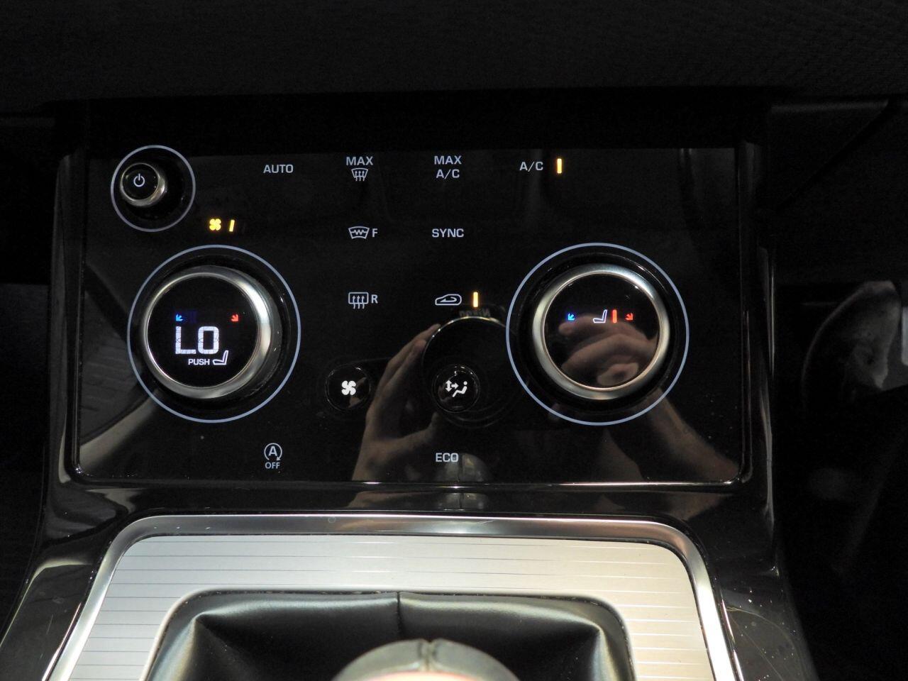 Land Rover Range Rover Evoque view 25