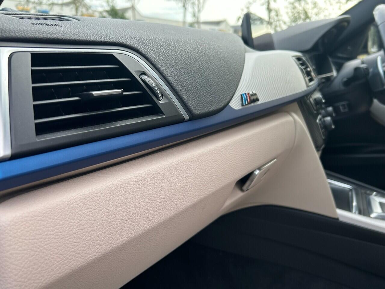 BMW 3 Series view 25
