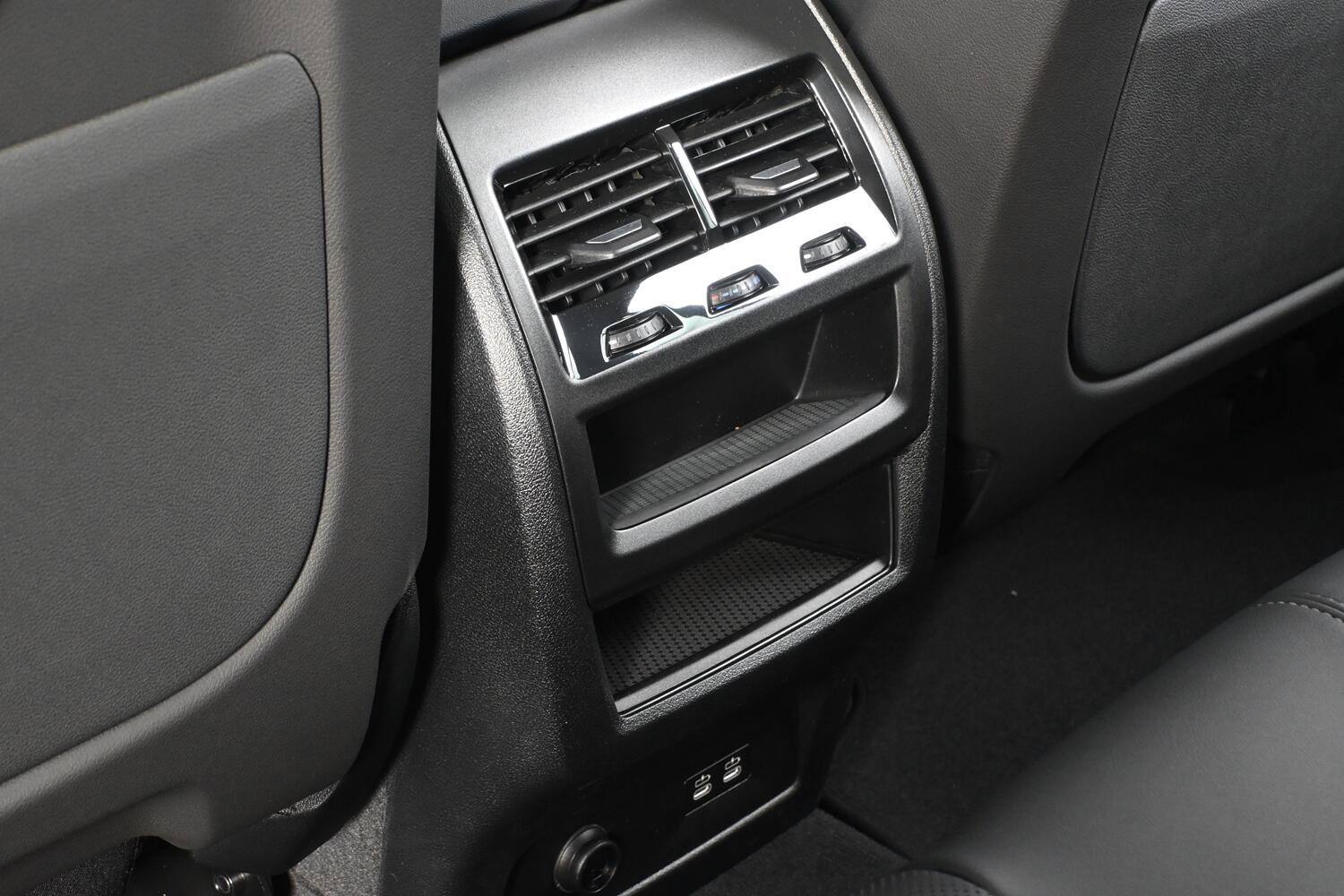 BMW X5 view 32