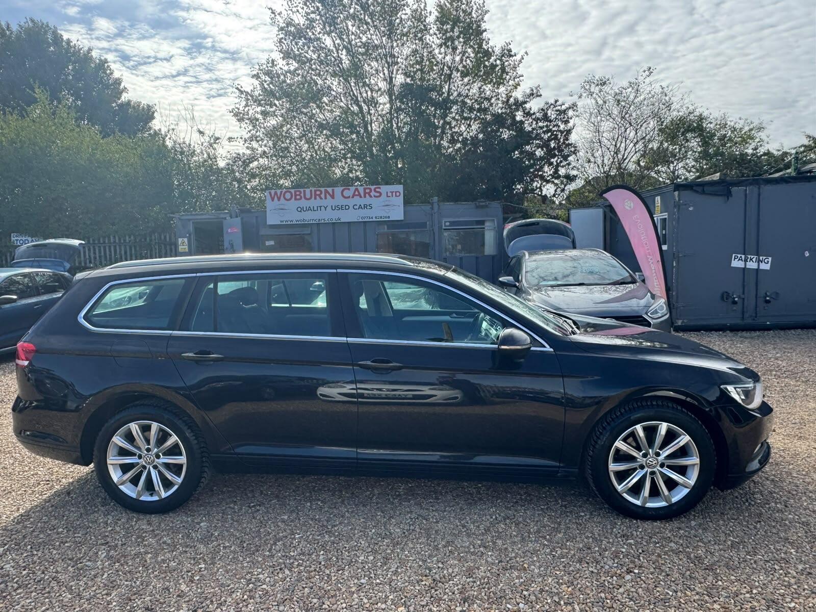 Volkswagen Passat view 11