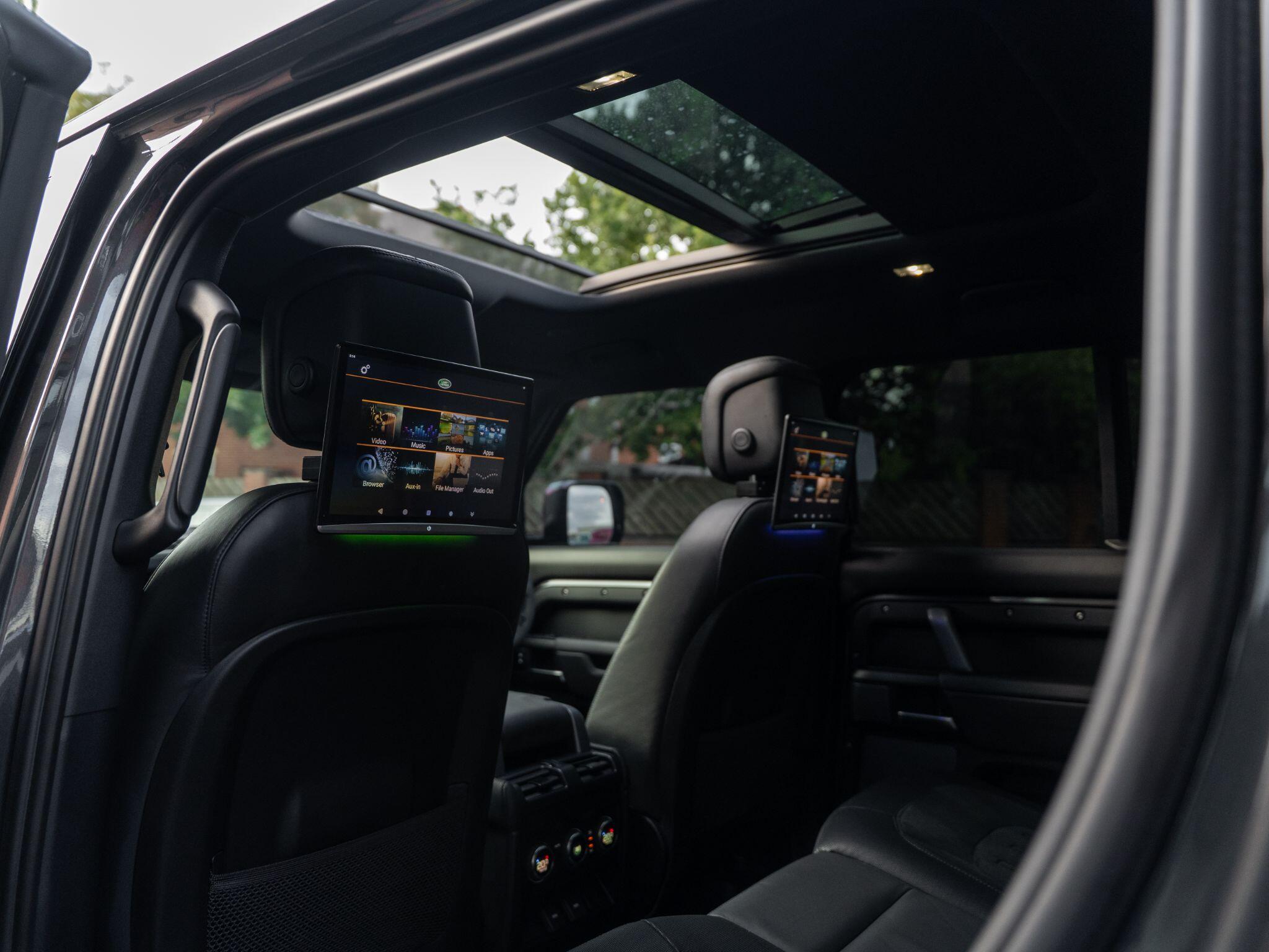 Land Rover Defender view 52