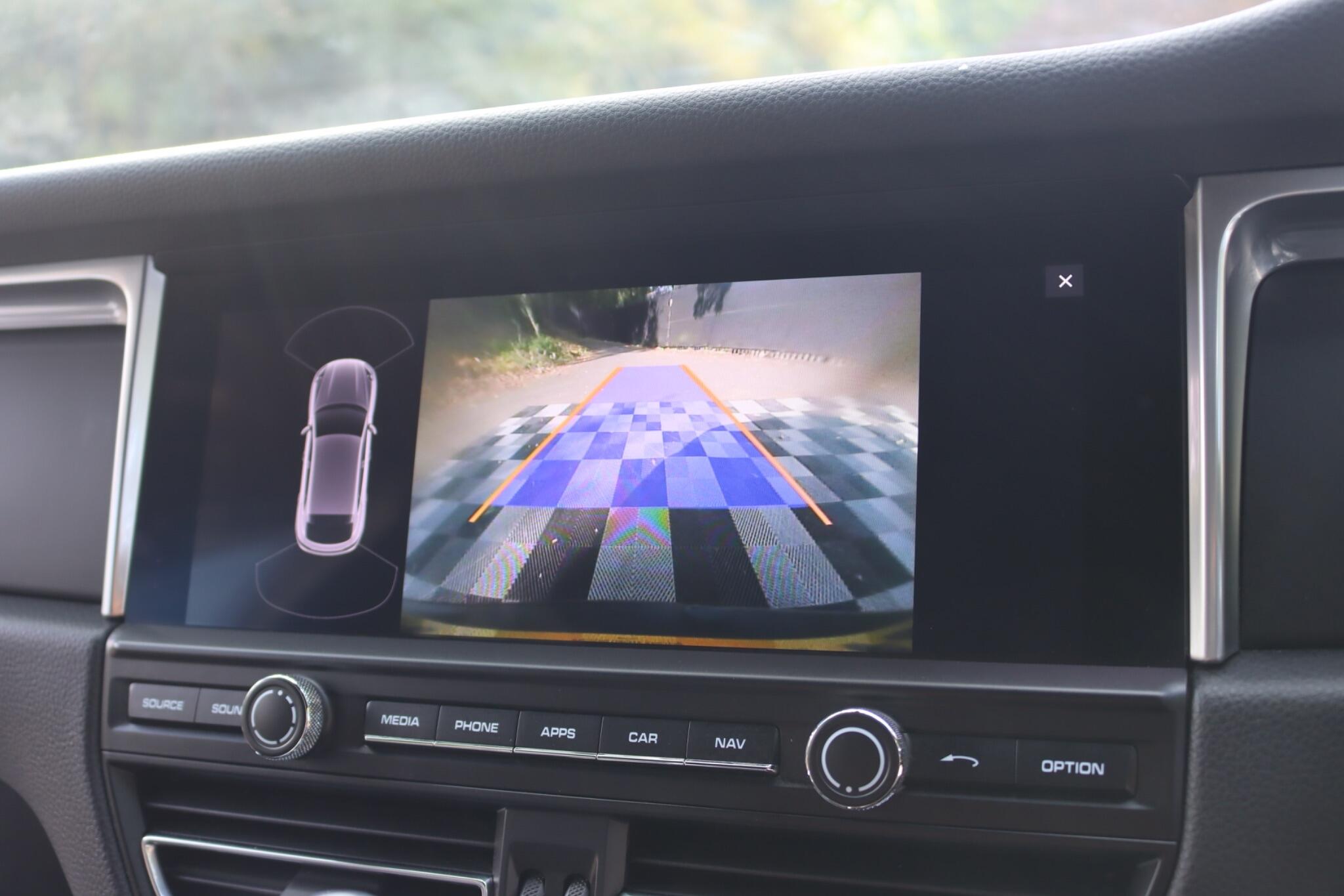 Porsche Macan view 44
