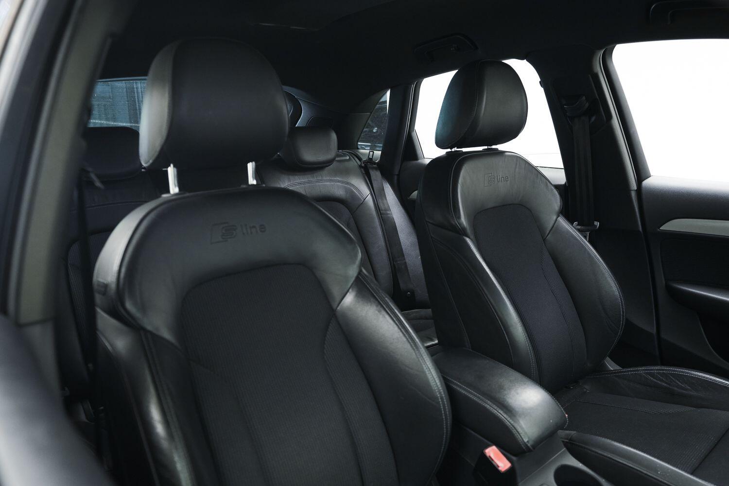 Audi Q3 view 11