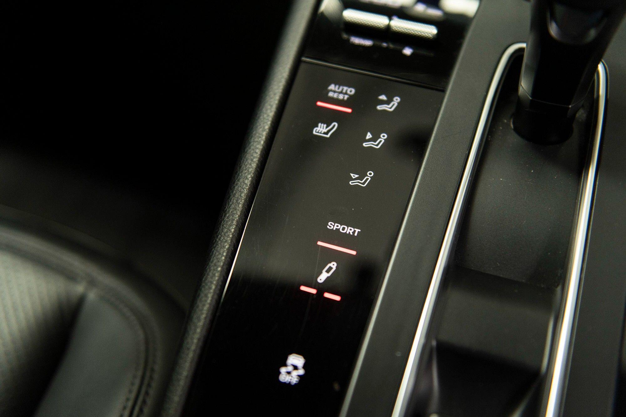 Porsche Macan view 34