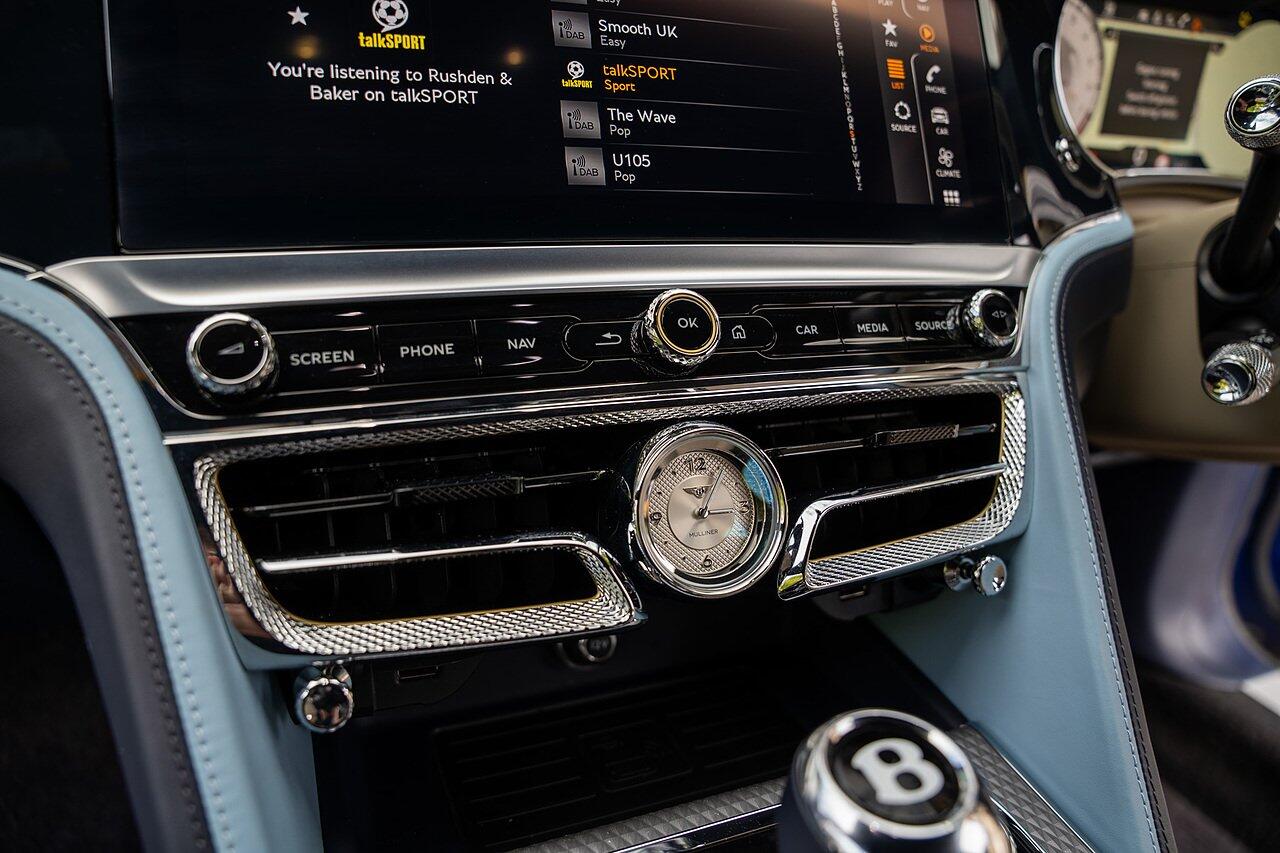 Bentley Flying Spur view 80