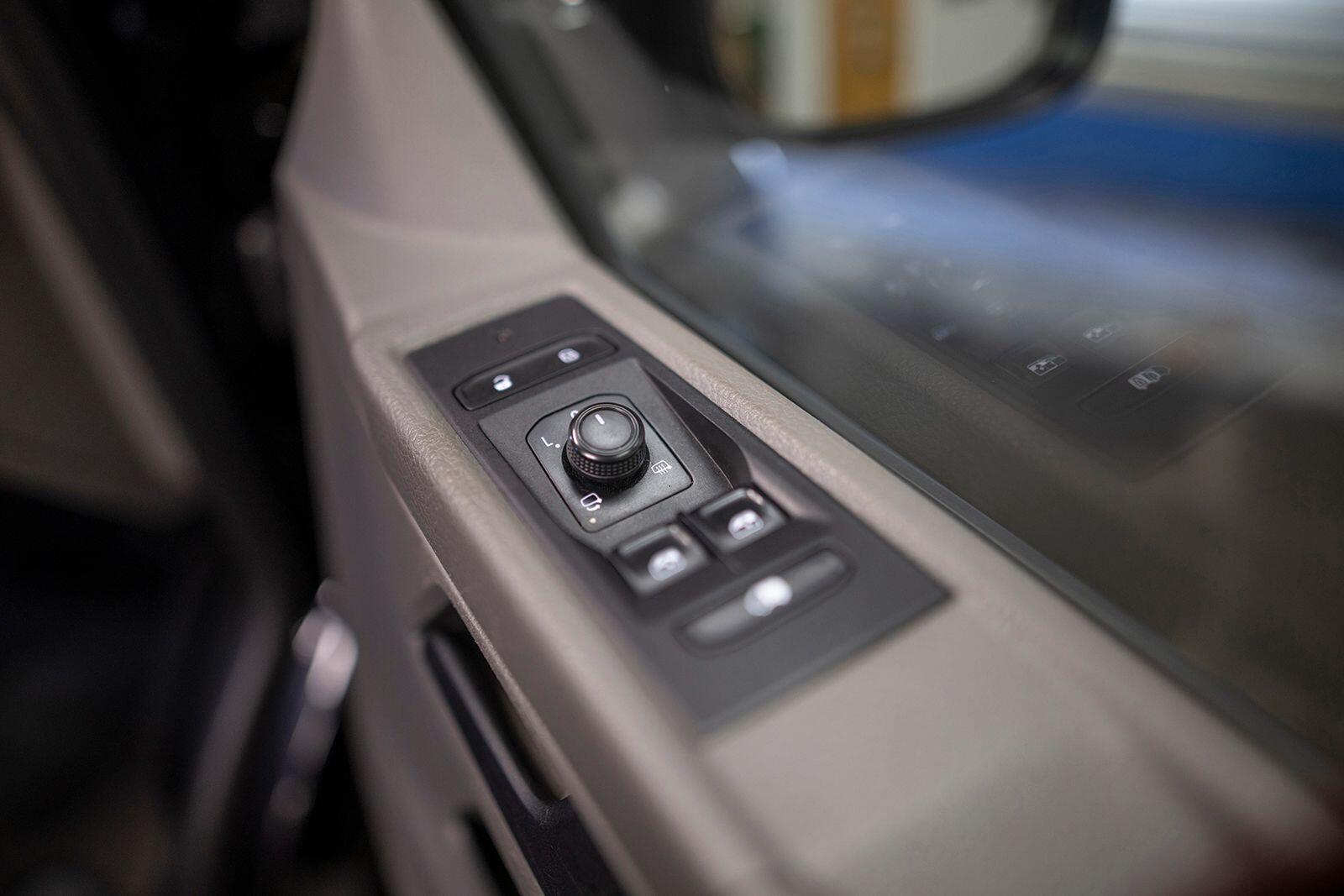 Volkswagen Transporter view 25