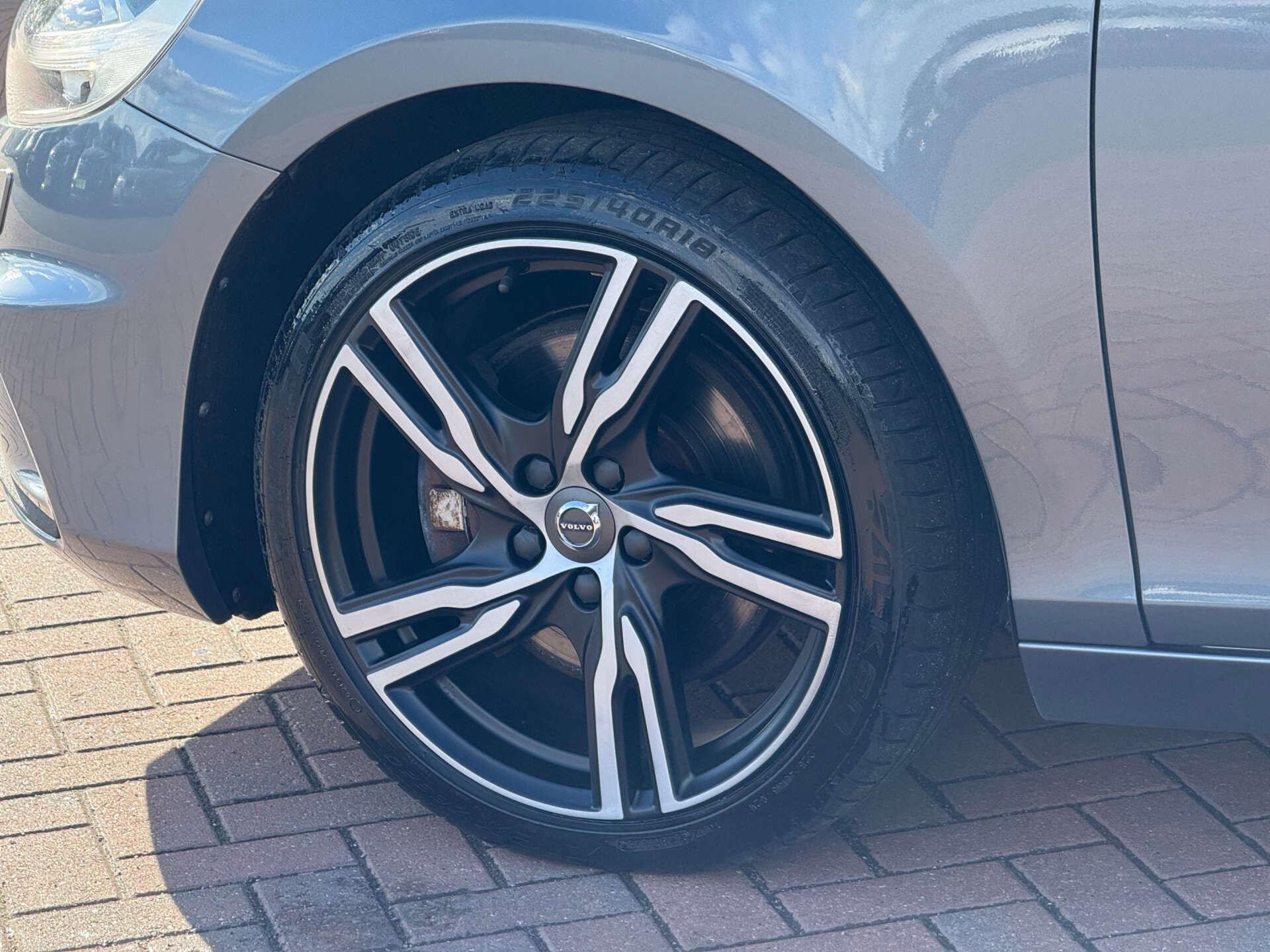 Volvo V40 view 10