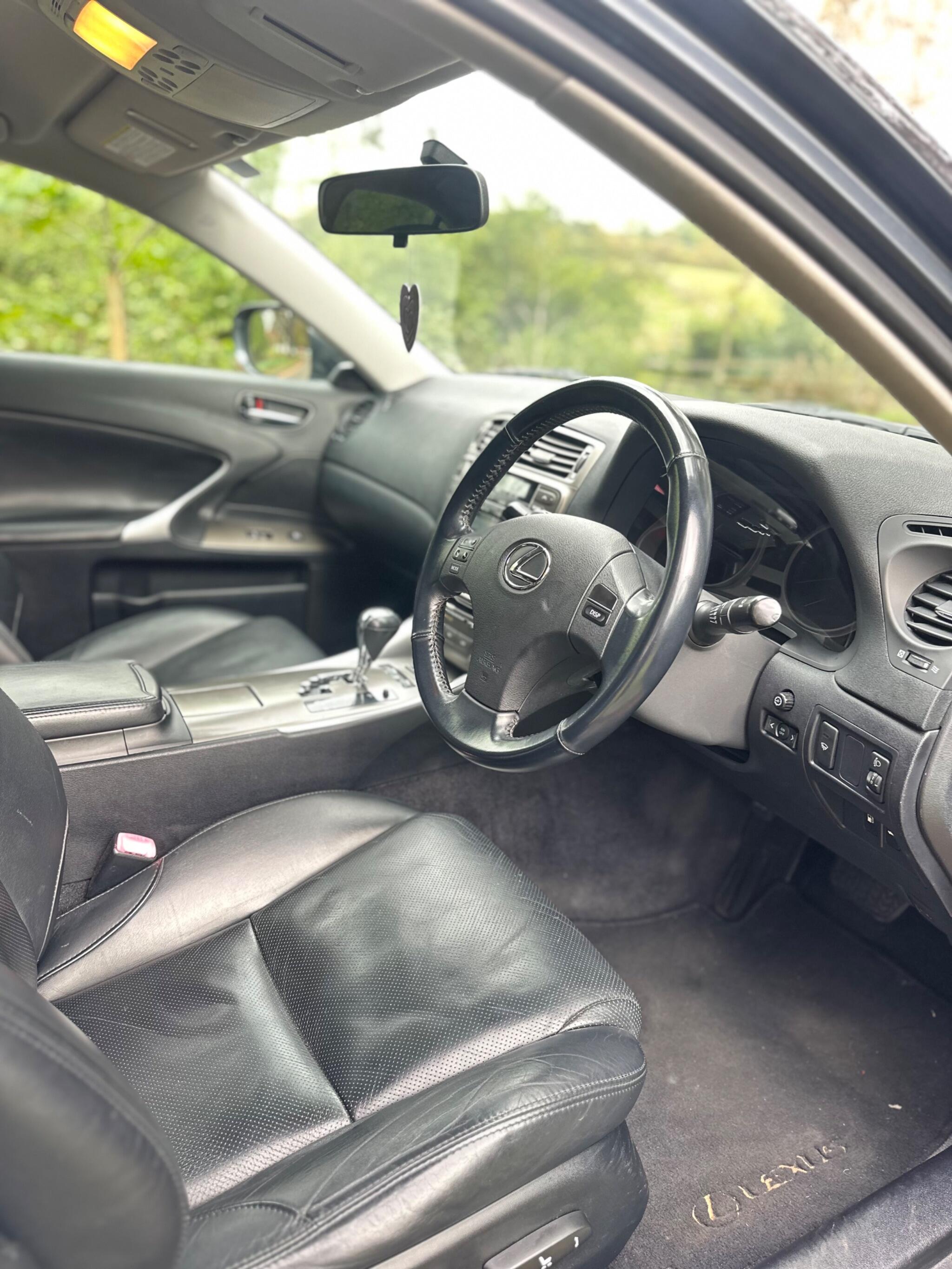 2008 Lexus IS image 21
