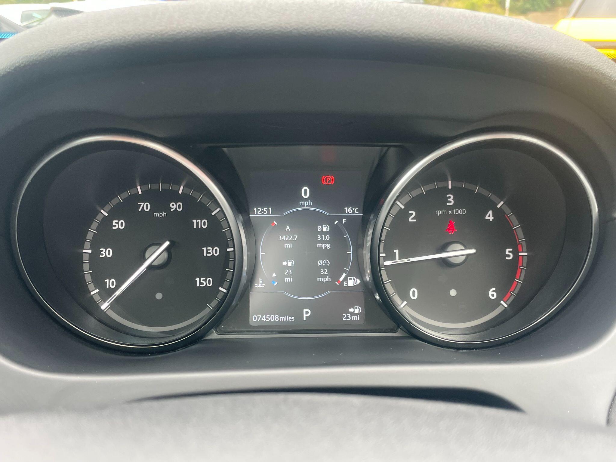 Land Rover Discovery Sport view 35