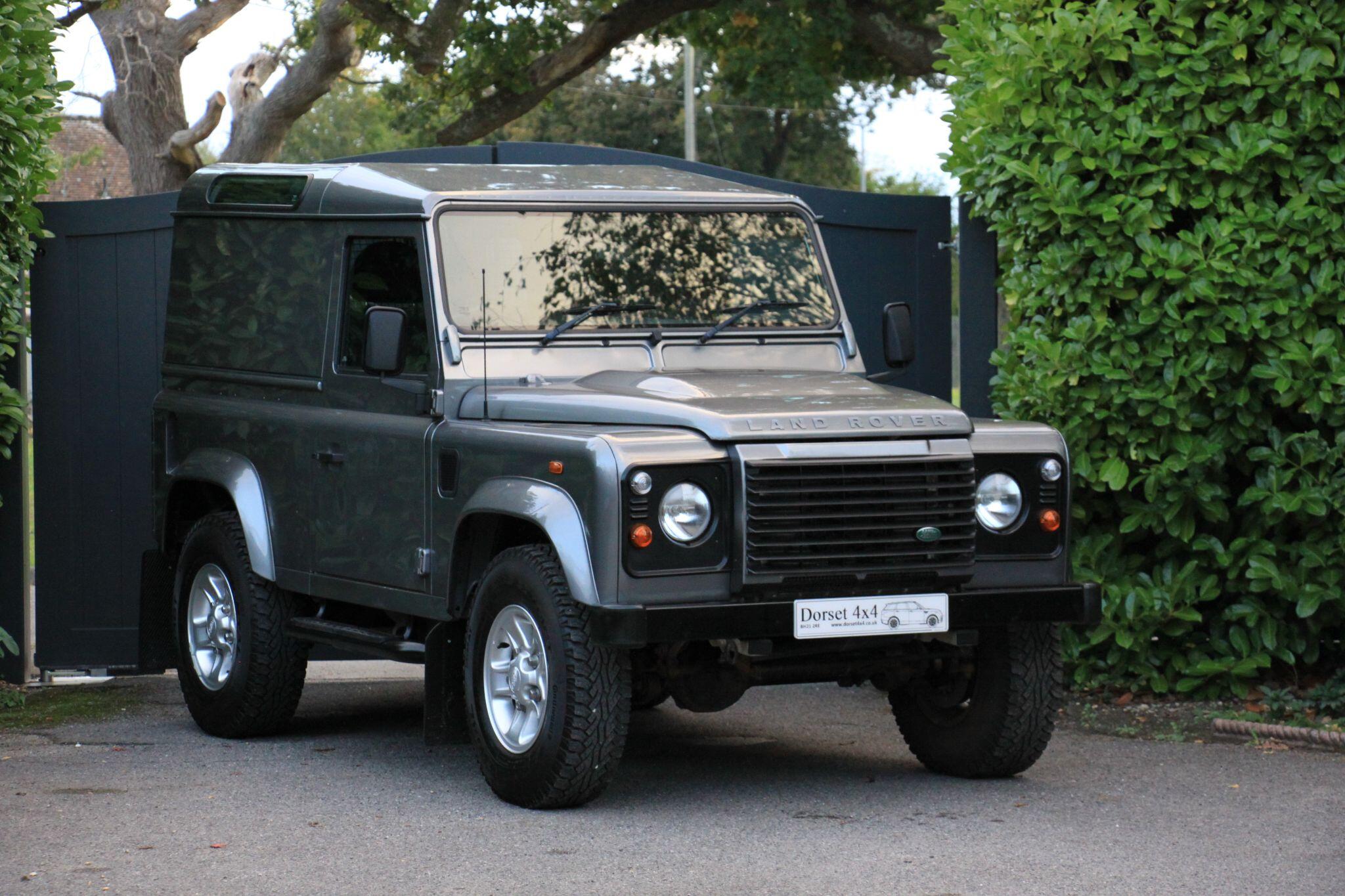 Land Rover Defender 90