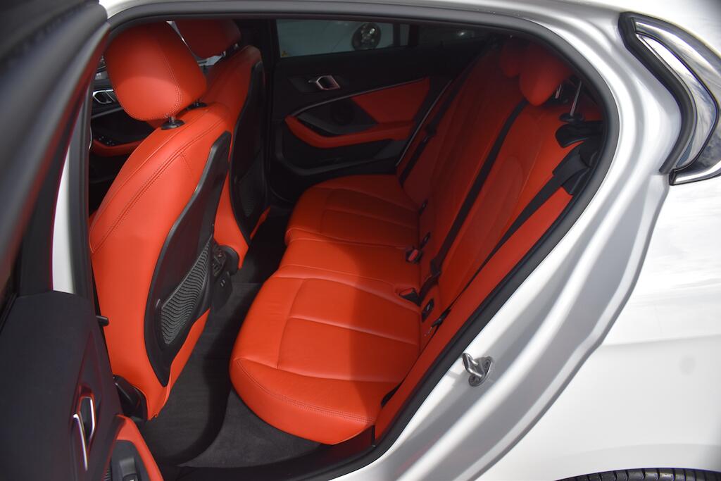 BMW 1 Series view 17