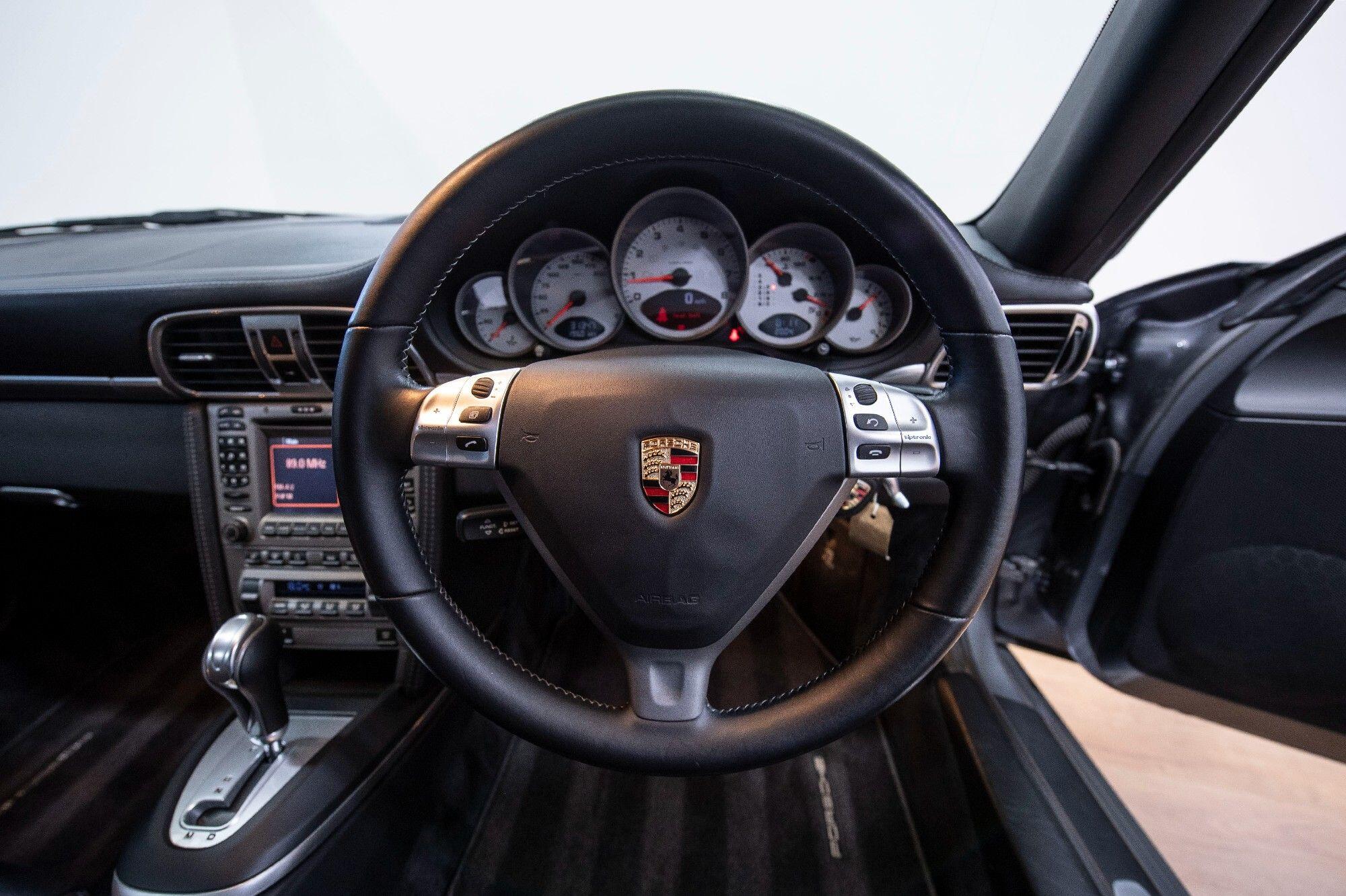 Porsche 911 view 12