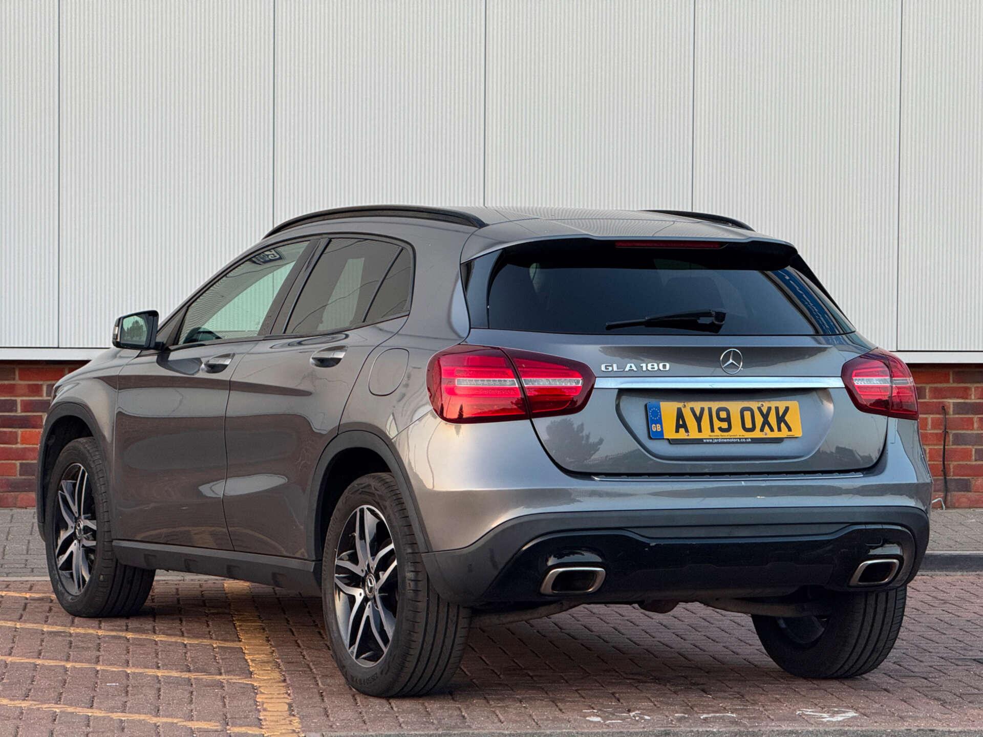 Mercedes-Benz Gla view 4