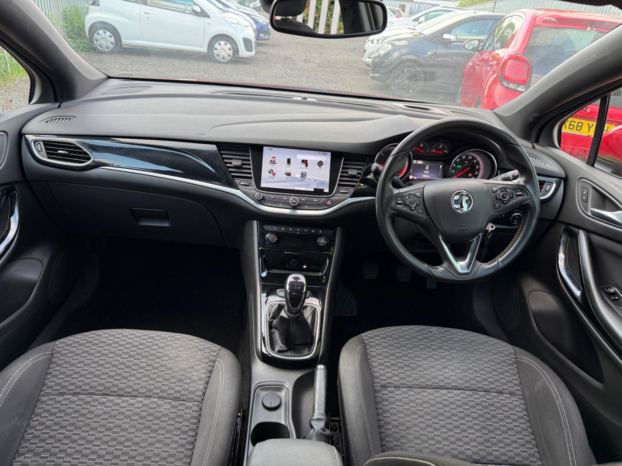 2017 Vauxhall Astra image 34