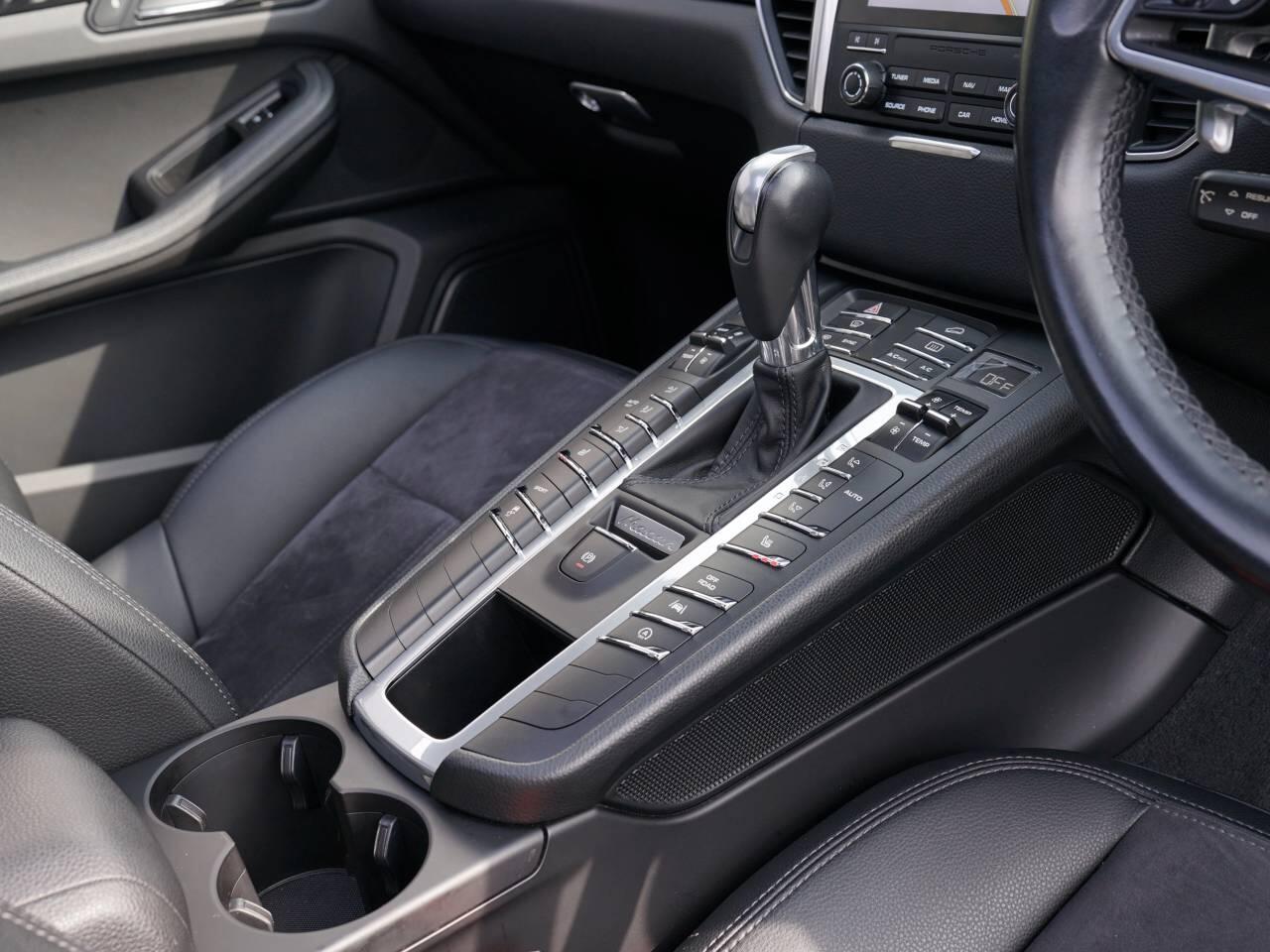 Porsche Macan view 30