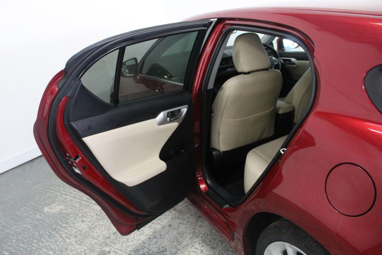 Lexus CT view 27