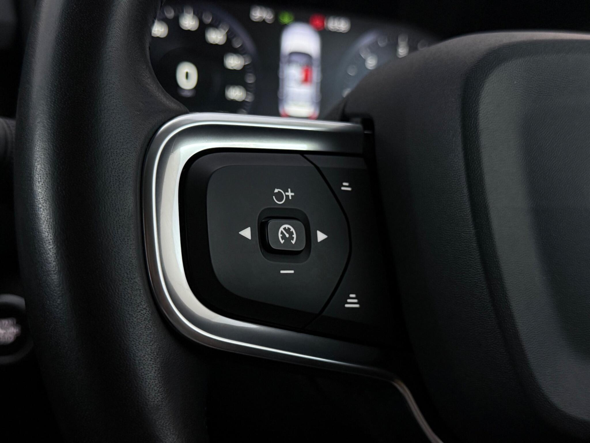 Volvo XC40 view 13