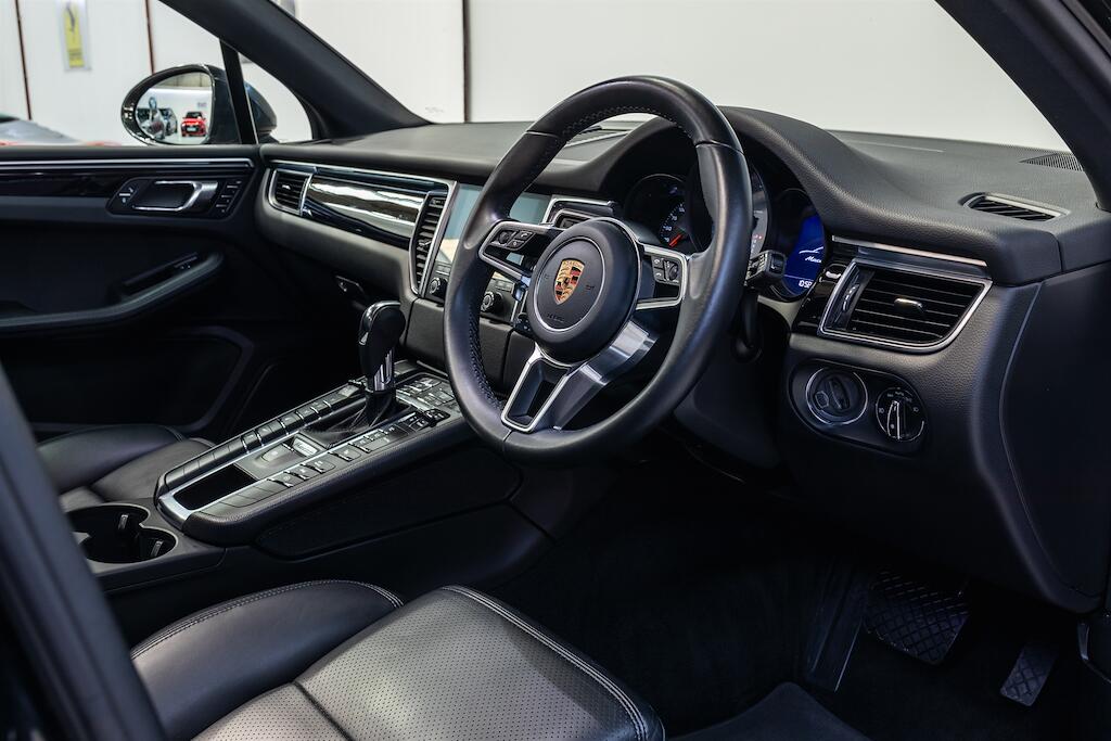 Porsche Macan view 10