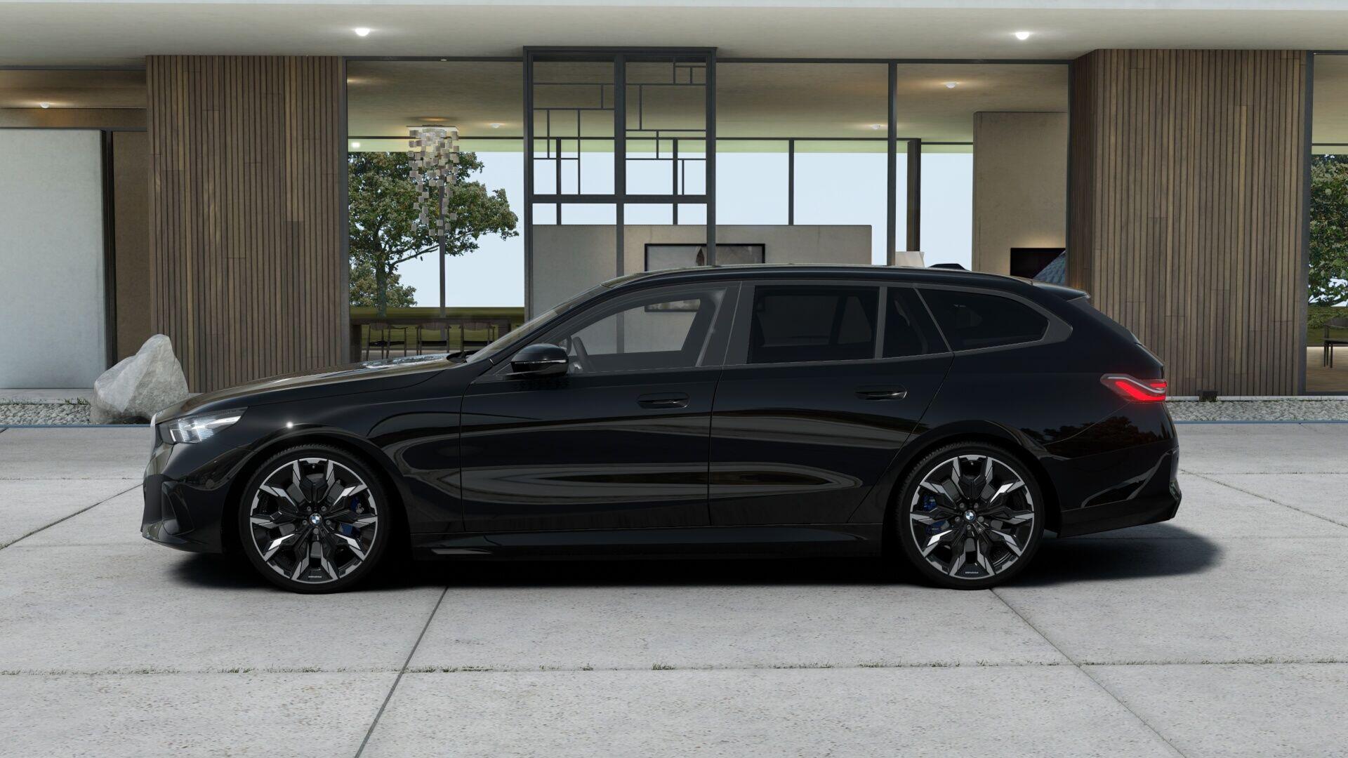 BMW 5 Series view 4