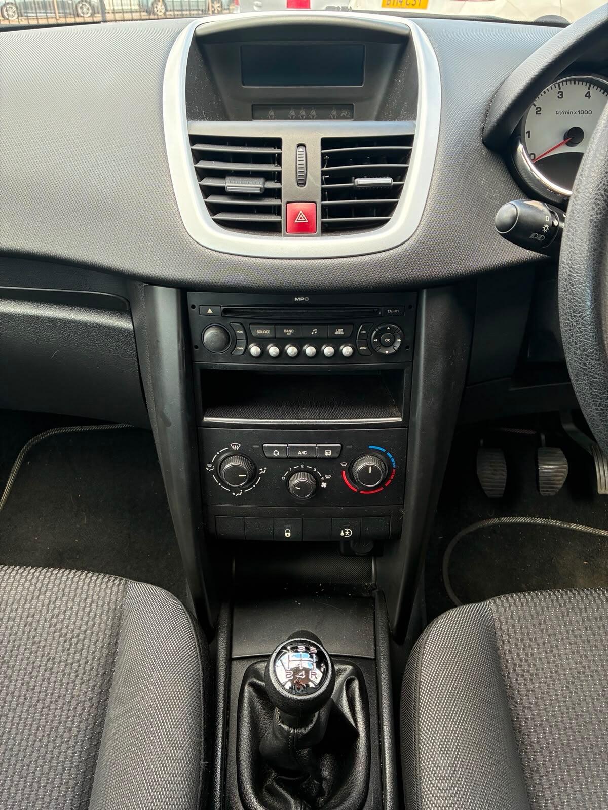 Peugeot 207 view 18