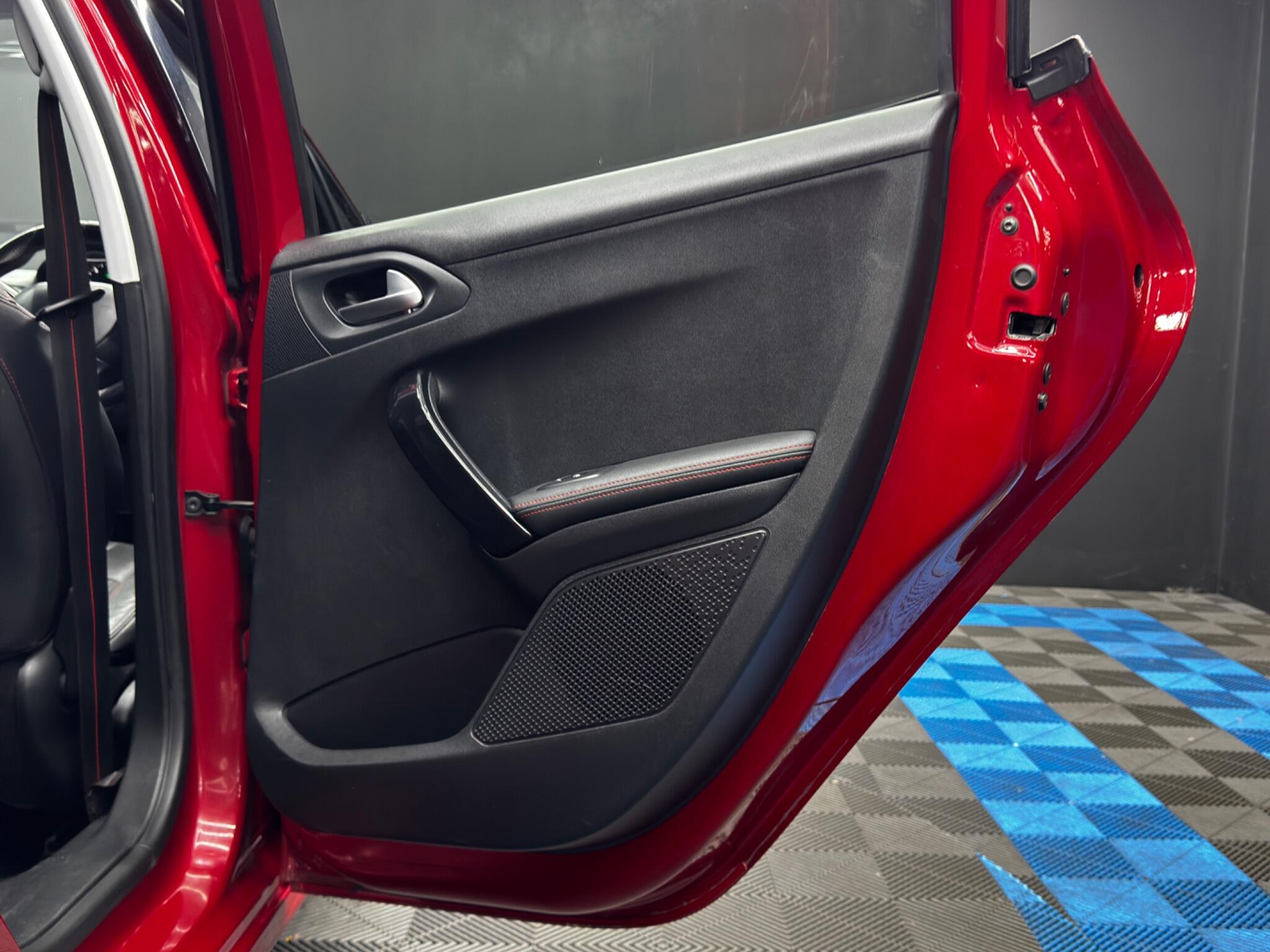 Peugeot 208 view 40