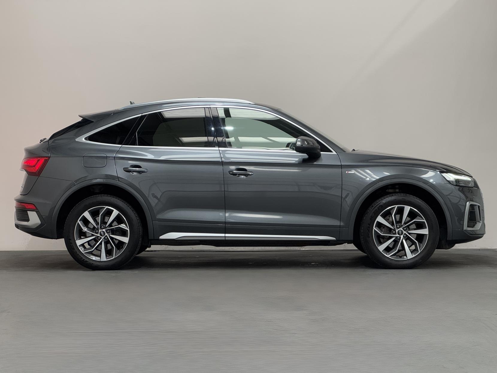 Audi Q5 view 18