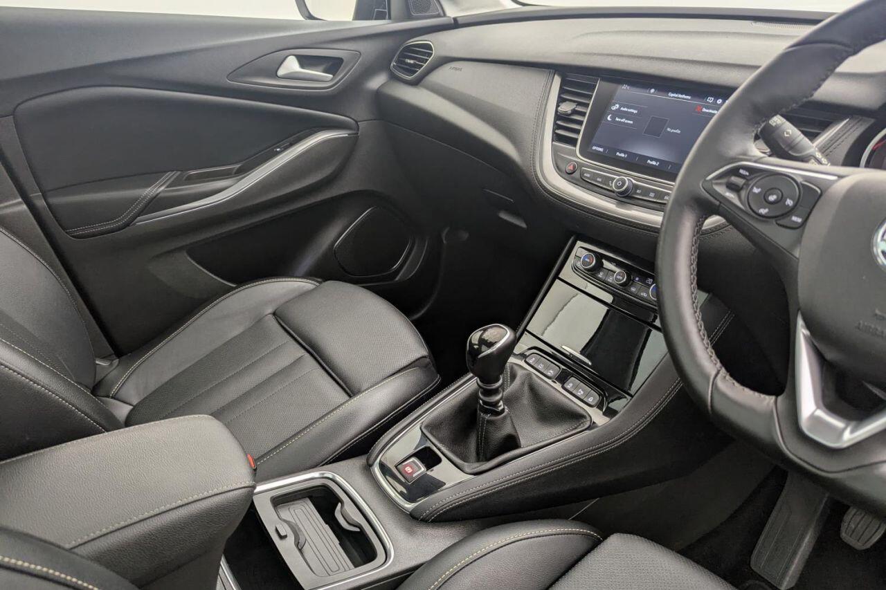 Vauxhall Grandland X view 35