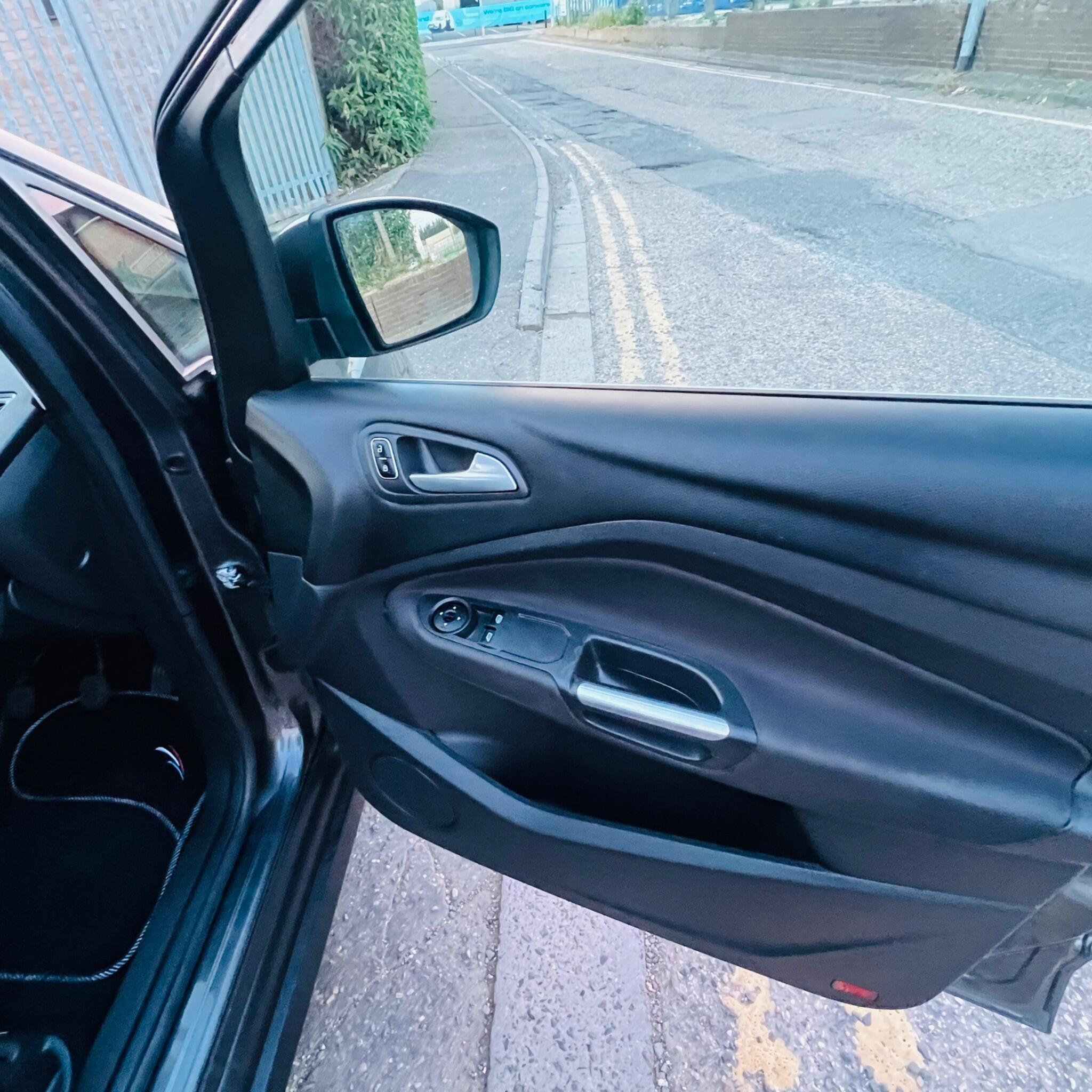 Ford C-Max view 17