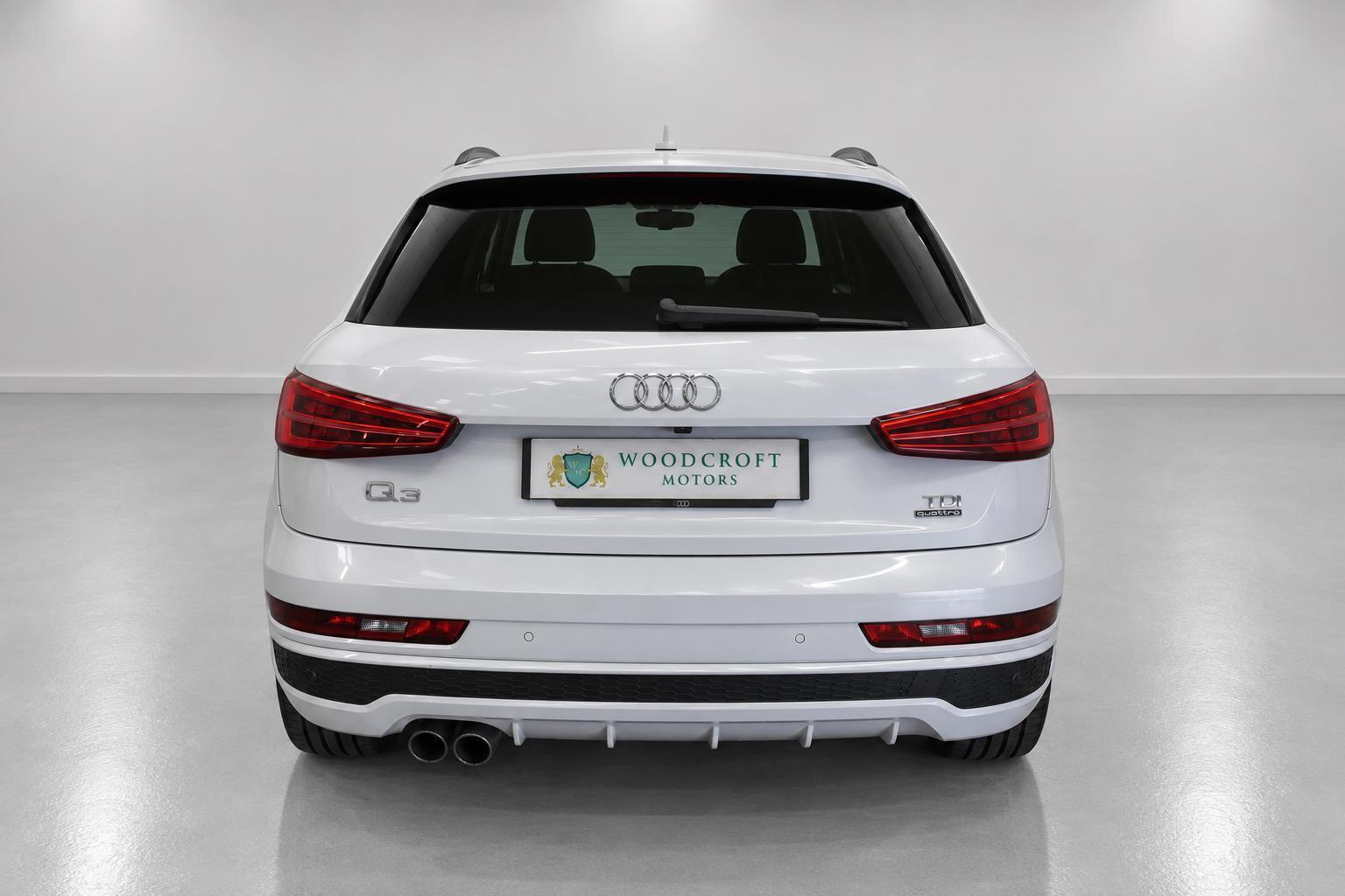 Audi Q3 view 14