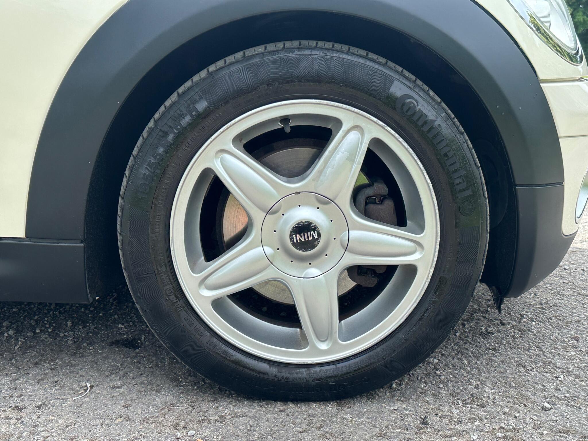Mini Hatch view 39