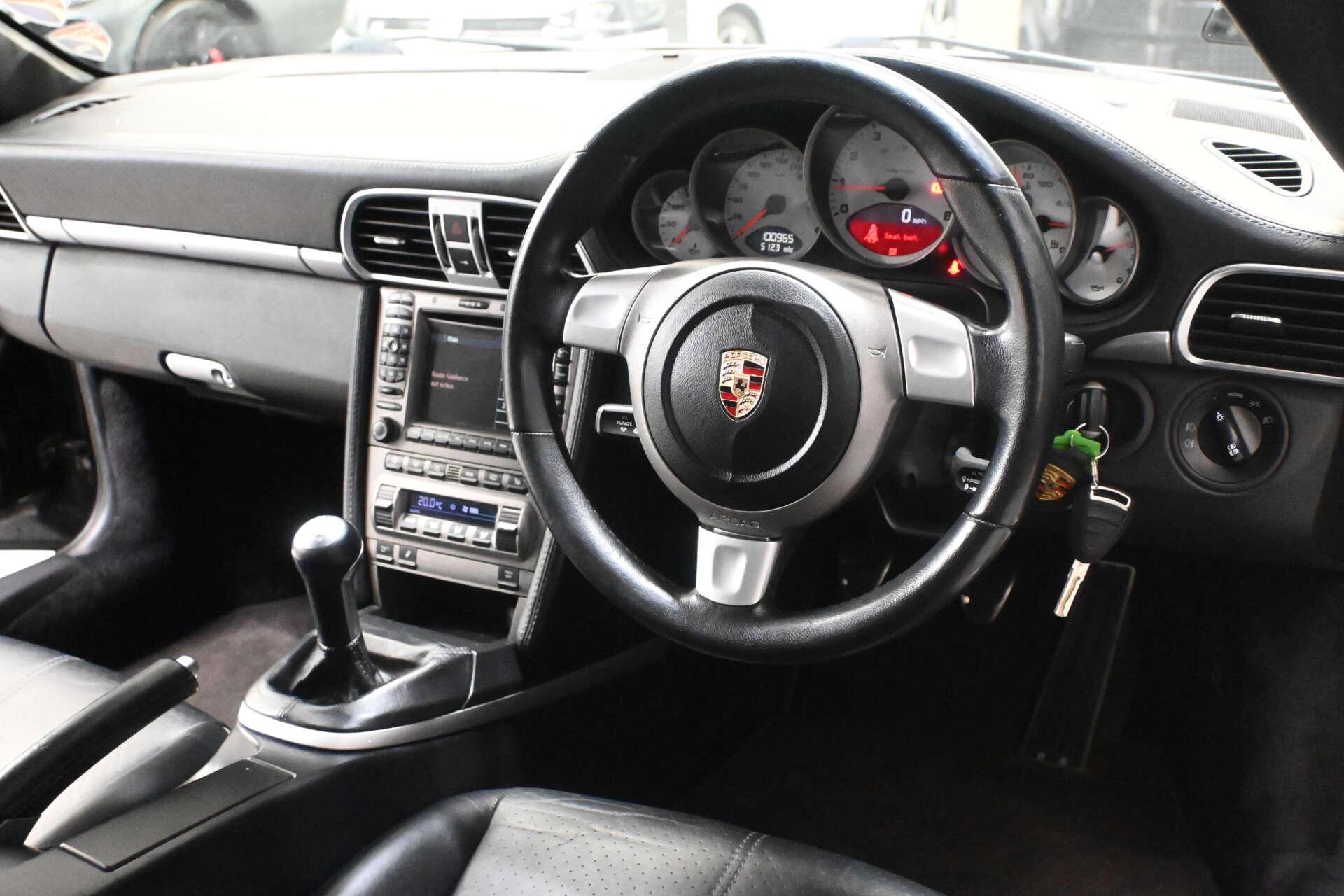 Porsche 911 view 16