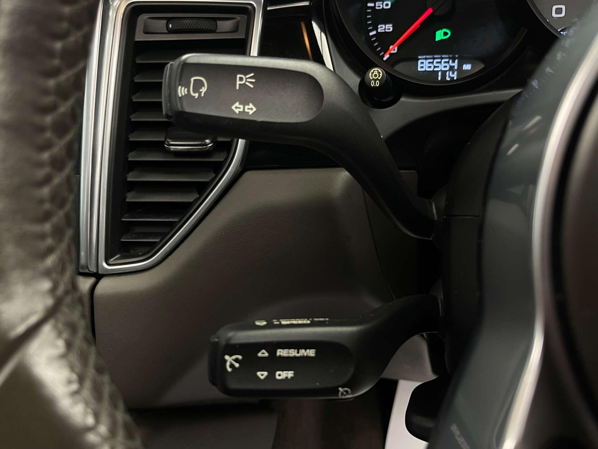 Porsche Macan view 18