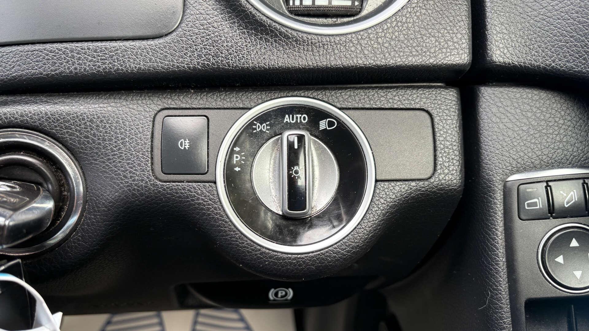 Mercedes-Benz C-Class view 21