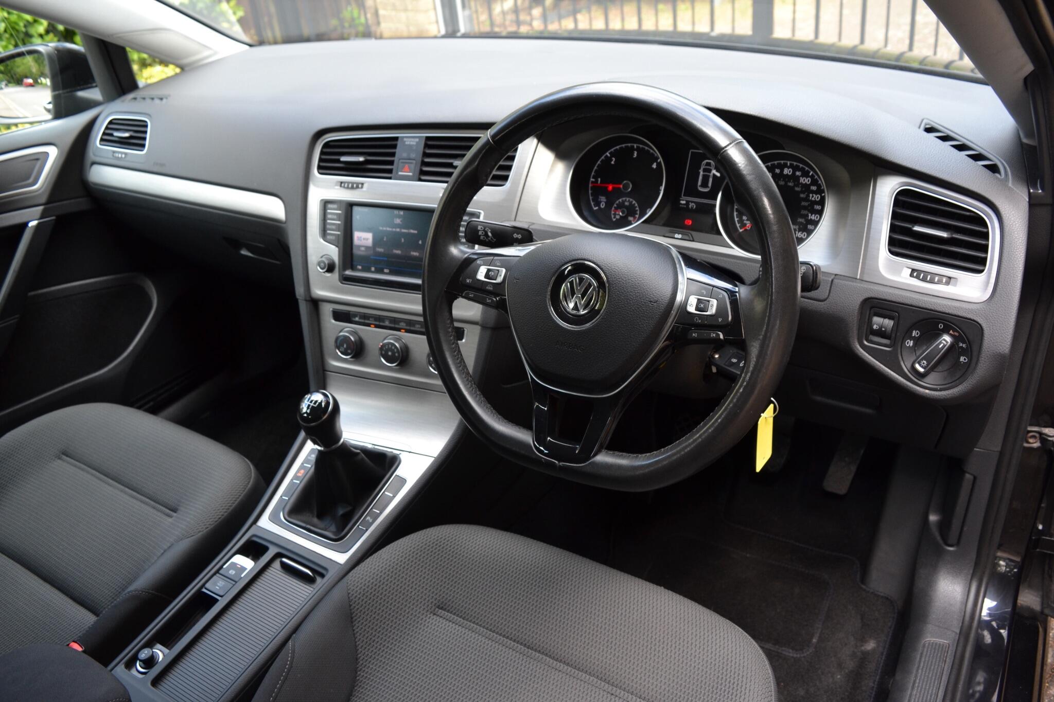 Volkswagen Golf view 4